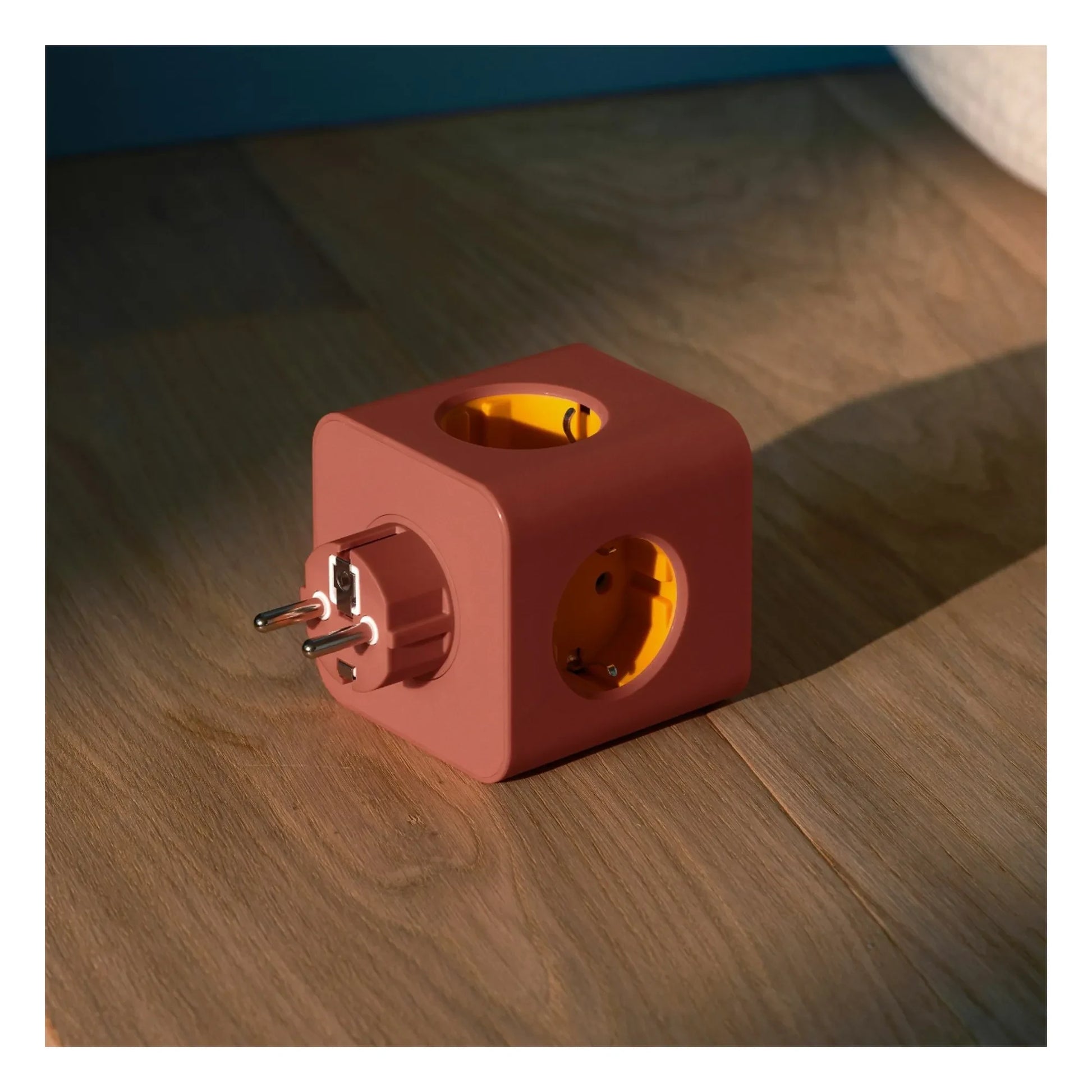 Kreafunk - Ampie compact power strip | Terracotta