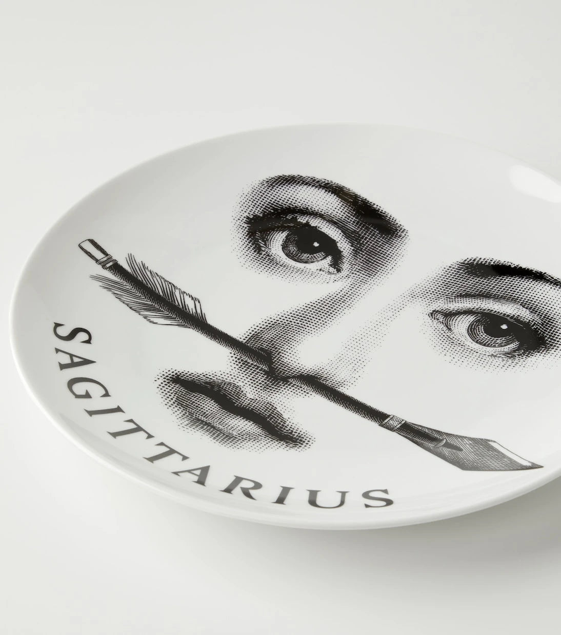 Fornasetti - صحن حائط "تيما إي فاريازيوني" رقم 356 برج القوس