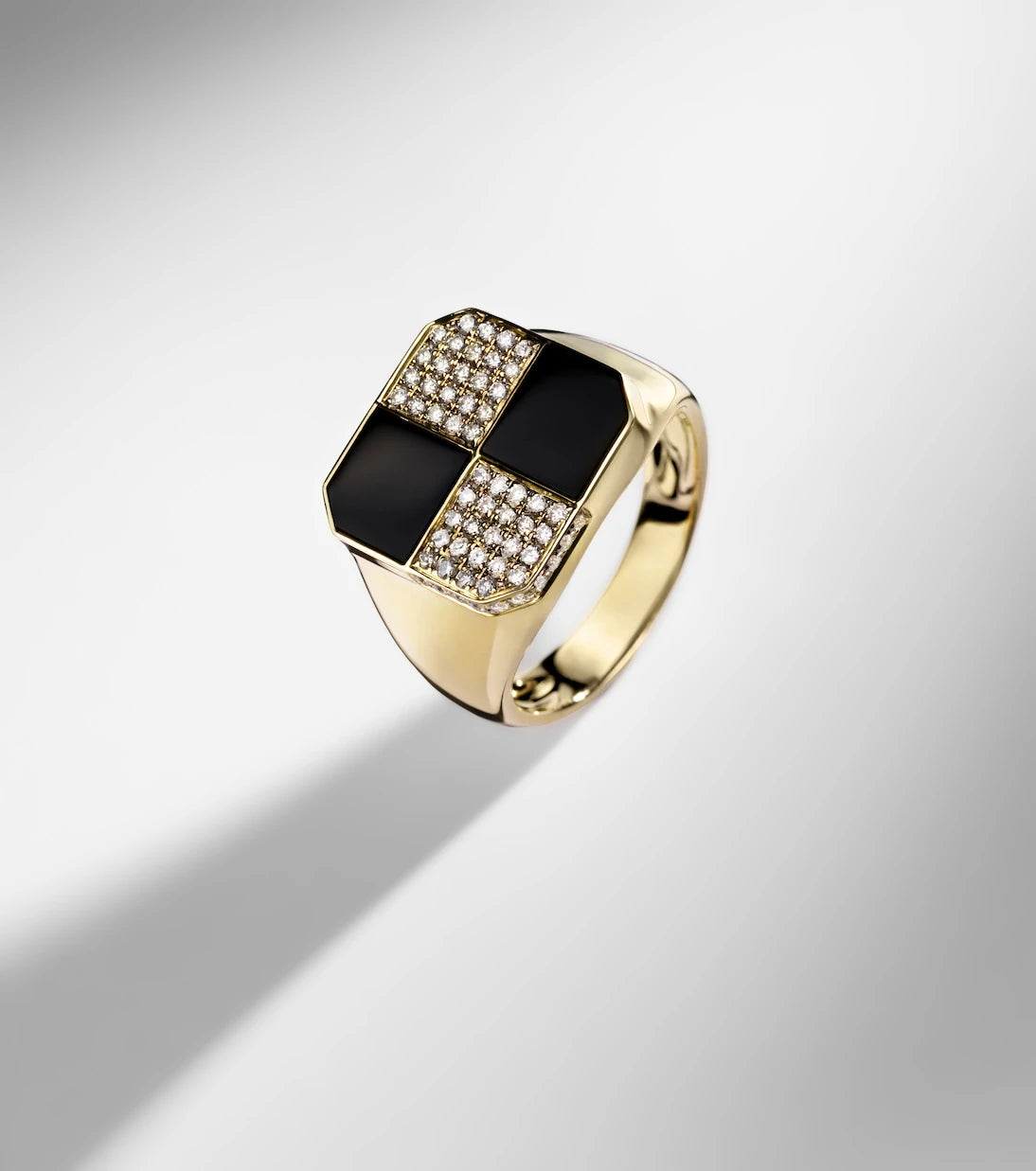 Yvonne Léon - Damier 9kt gold ring with diamonds and onyx