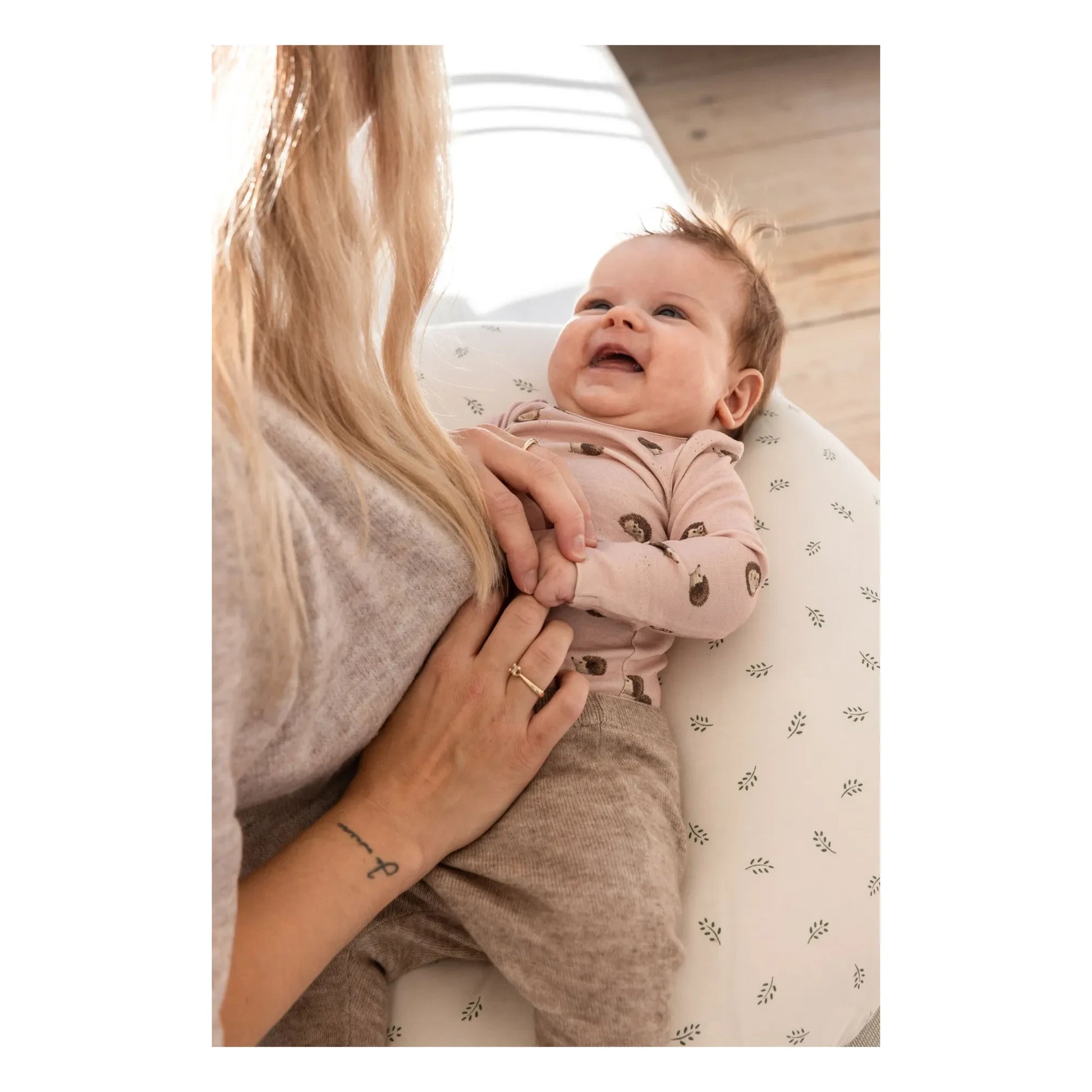 Sebra - Sophora Leaves nursing cushion | White