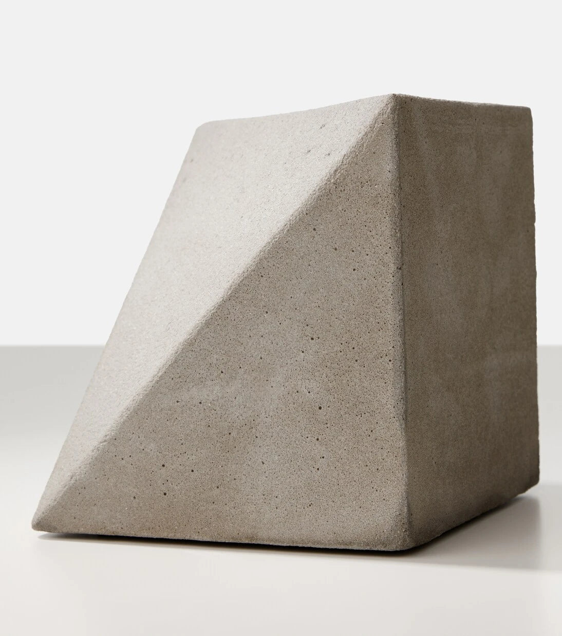 Michaël Verheyden - Concrete bookend