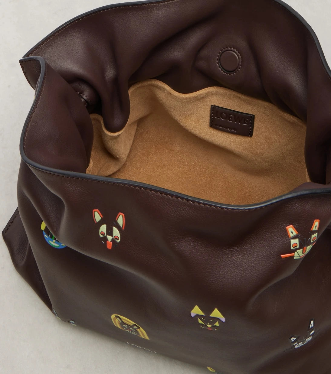 Loewe - حقيبة كلاتش فلامنكو متوسطة الحجم بتعاون مع لويس واين