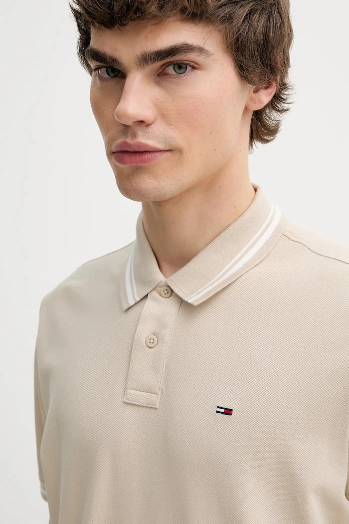 Памучна тениска с яка Tommy Jeans