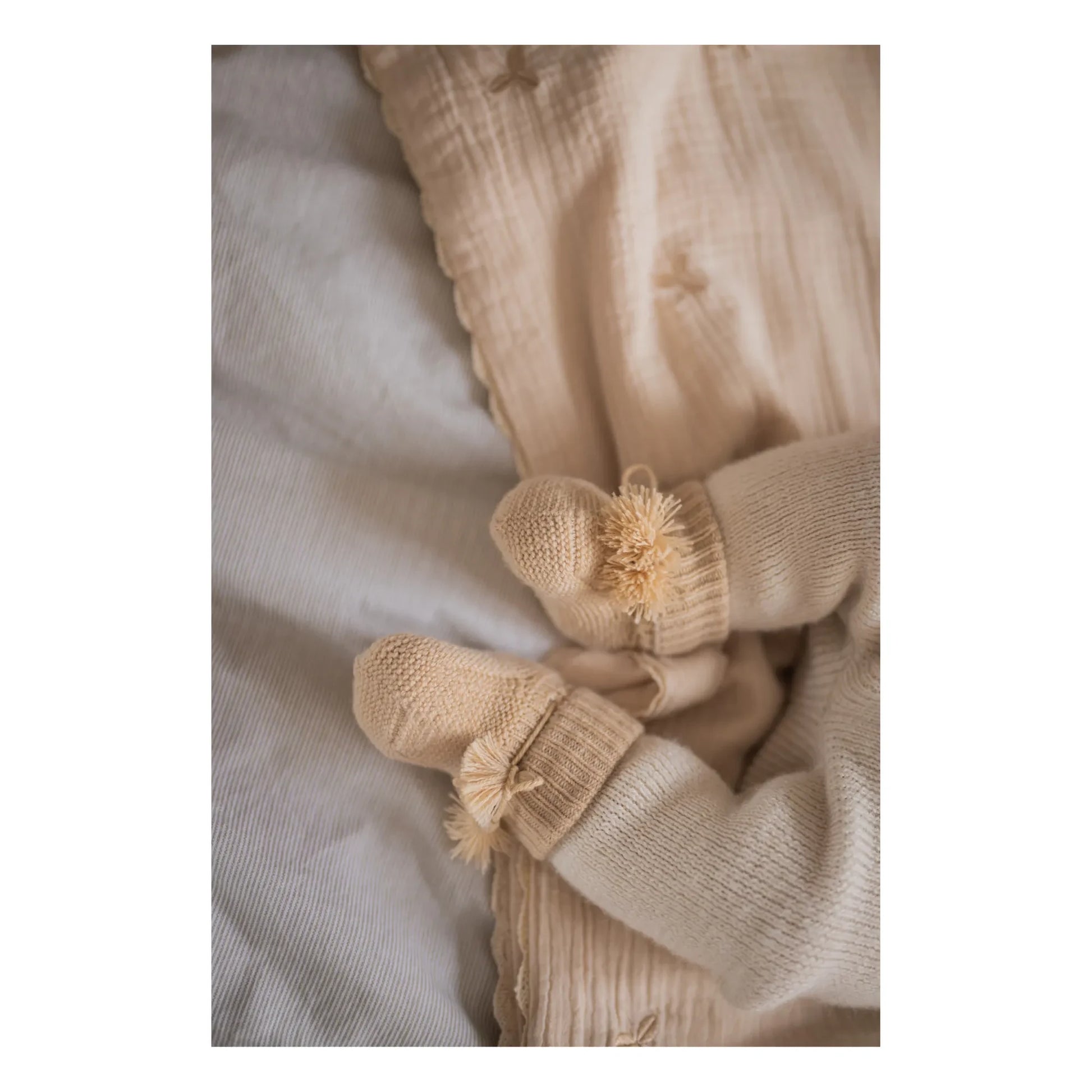 Gentil Coquelicot - Knitted Booties and Embroidered Pouch | Nude