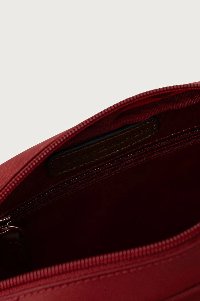 Tommy Hilfiger ayarlanabilir saplı kadın çantası