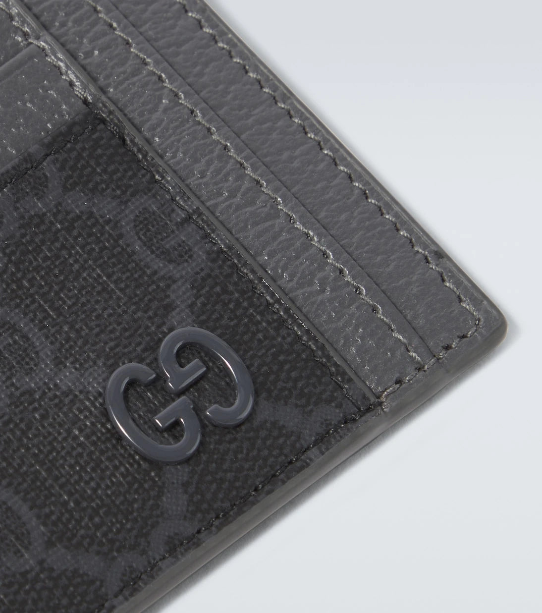 Gucci - حامل بطاقات من قماش GG والجلد