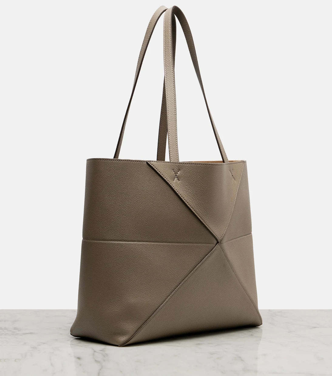 Loewe - حقيبة توت جلدية Puzzle Fold متوسطة الحجم