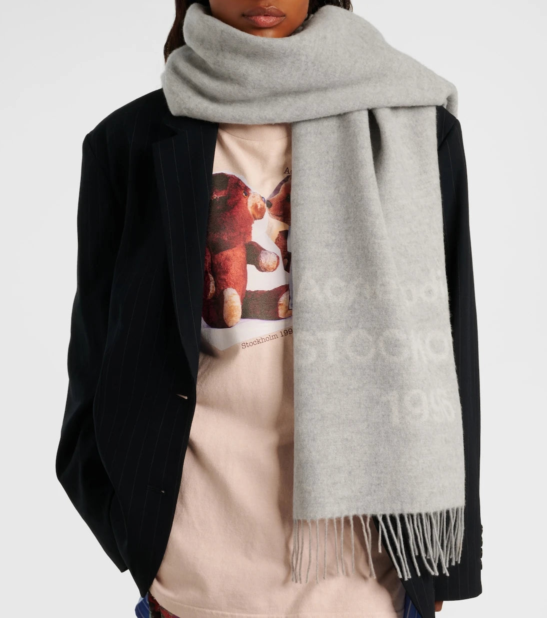 Acne Studios - وشاح جاكار صوف بشراشيب وشعار العلامة