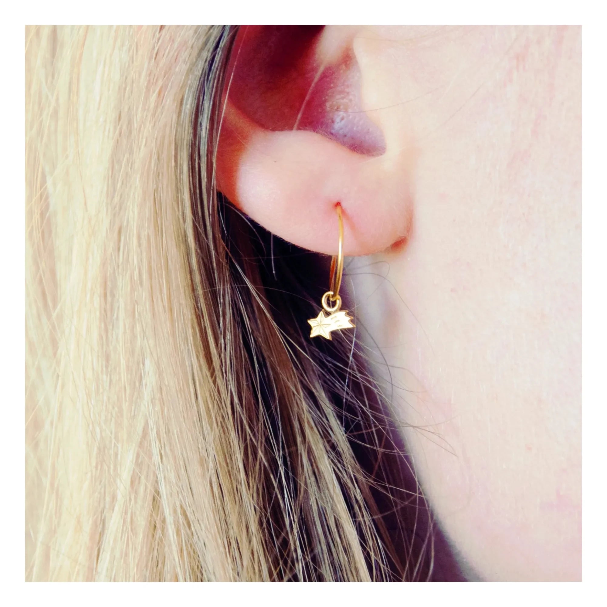 Adorabili - Asymmetrical Etoile Filante hoop earrings | Gold
