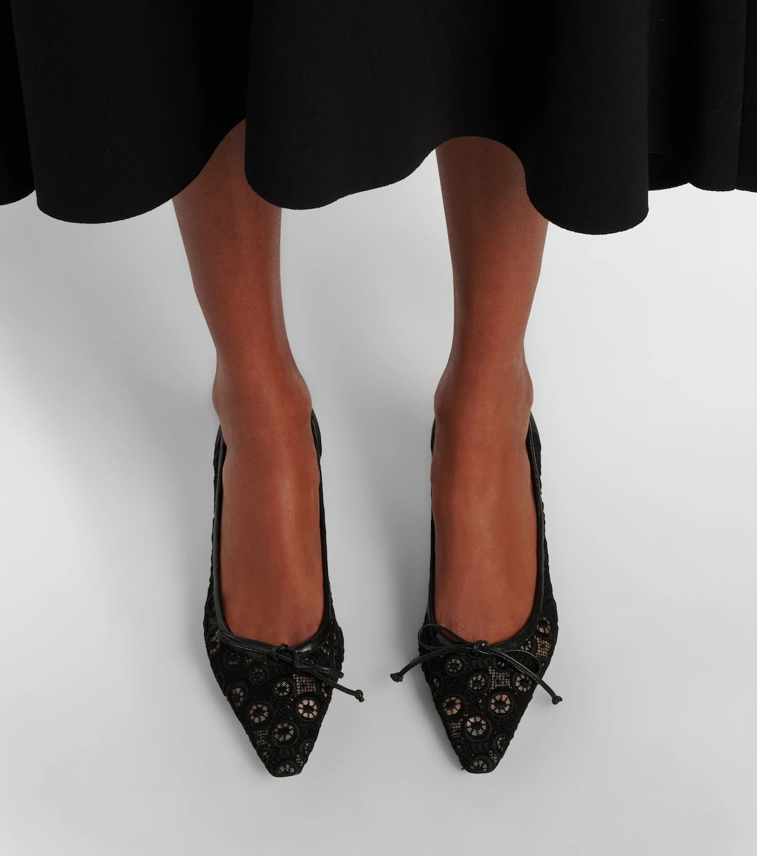 Manolo Blahnik - Martebal 50 lace bow-detail pumps