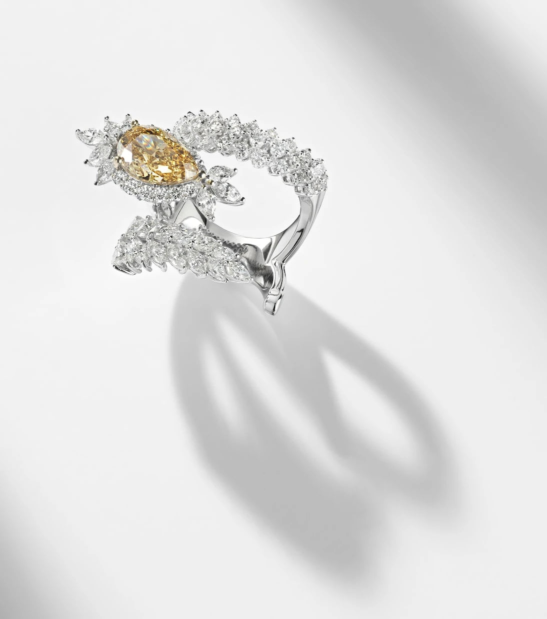 Yeprem - Reign Supreme 18kt white gold ring with diamonds