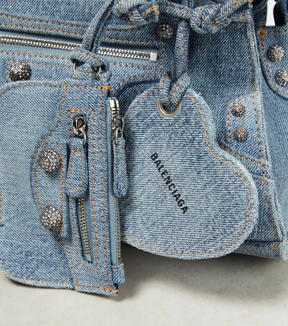 Balenciaga - حقيبة كتف Neo Cagole XS من الدنيم