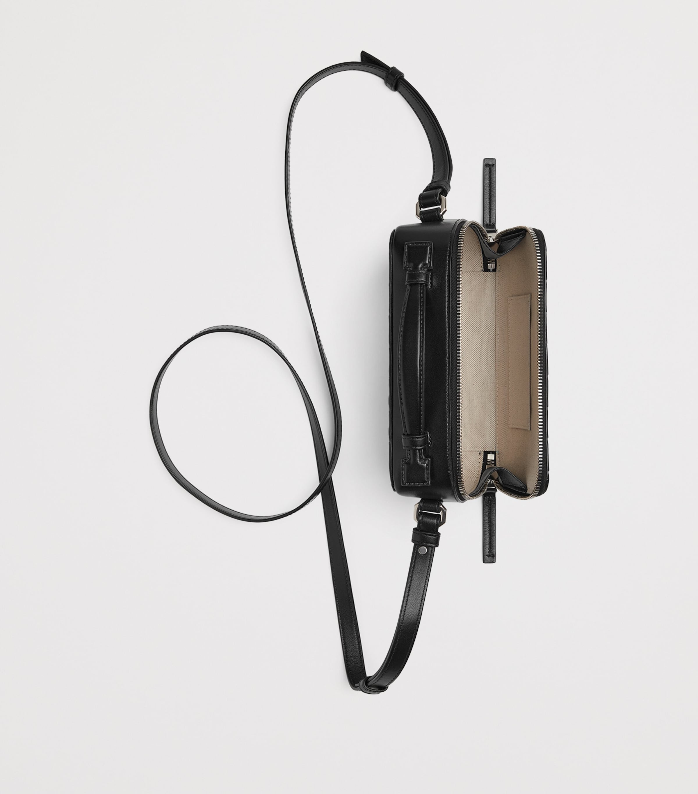 Leather Intrecciato Getaway Phone Pouch