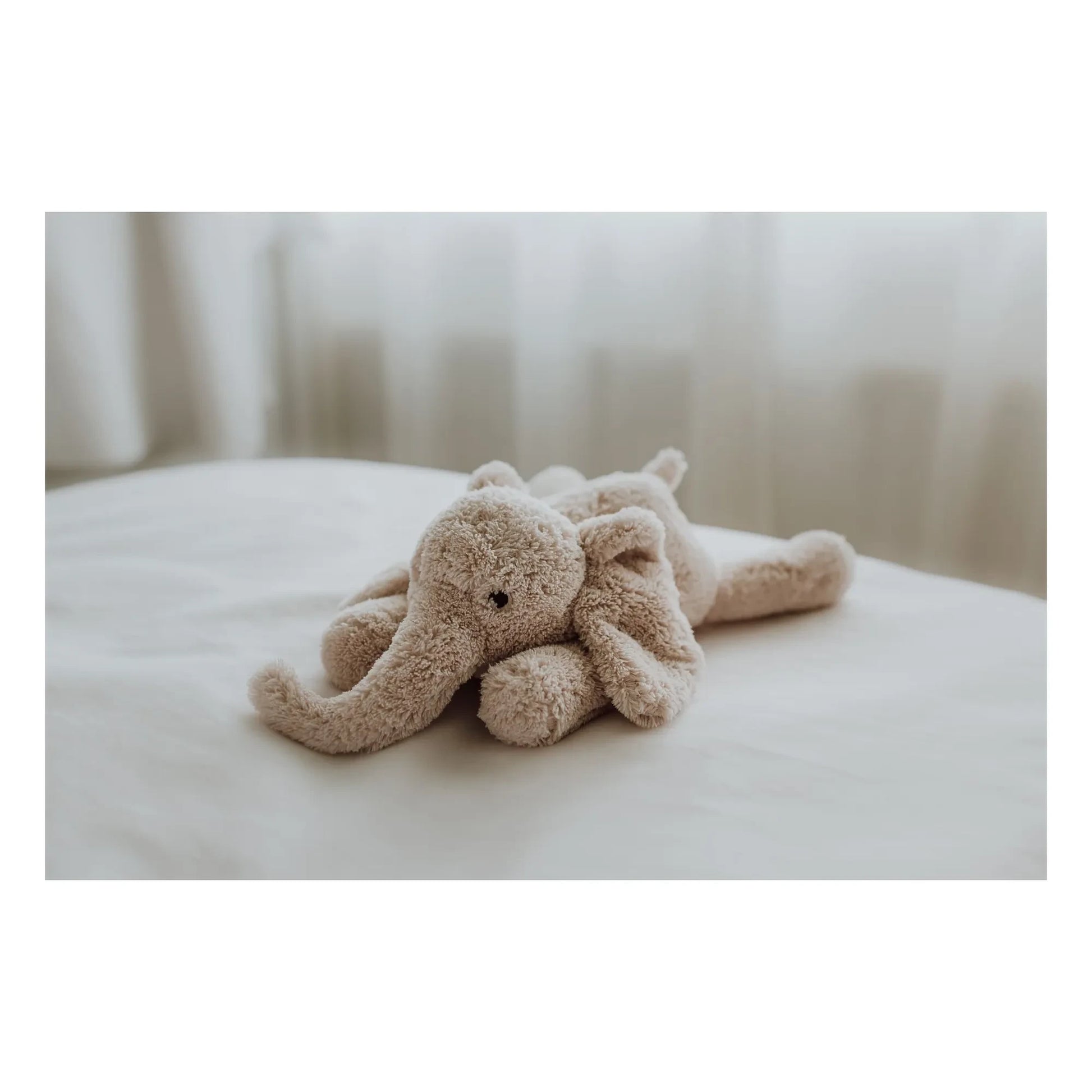 Flow - George white noise plush | Sand