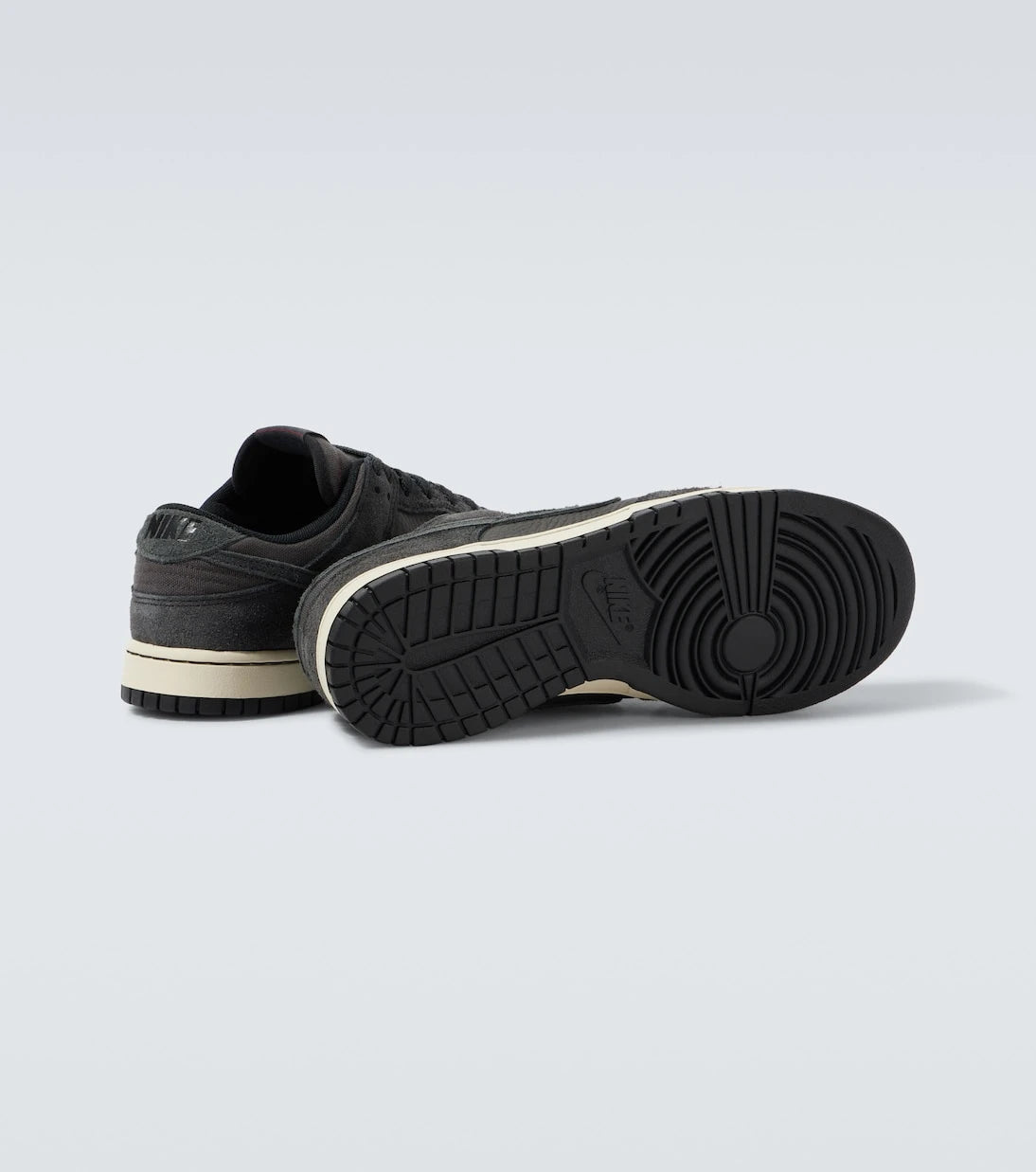Nike - حذاء رياضي دانك لو ريترو بريميوم من الجلد