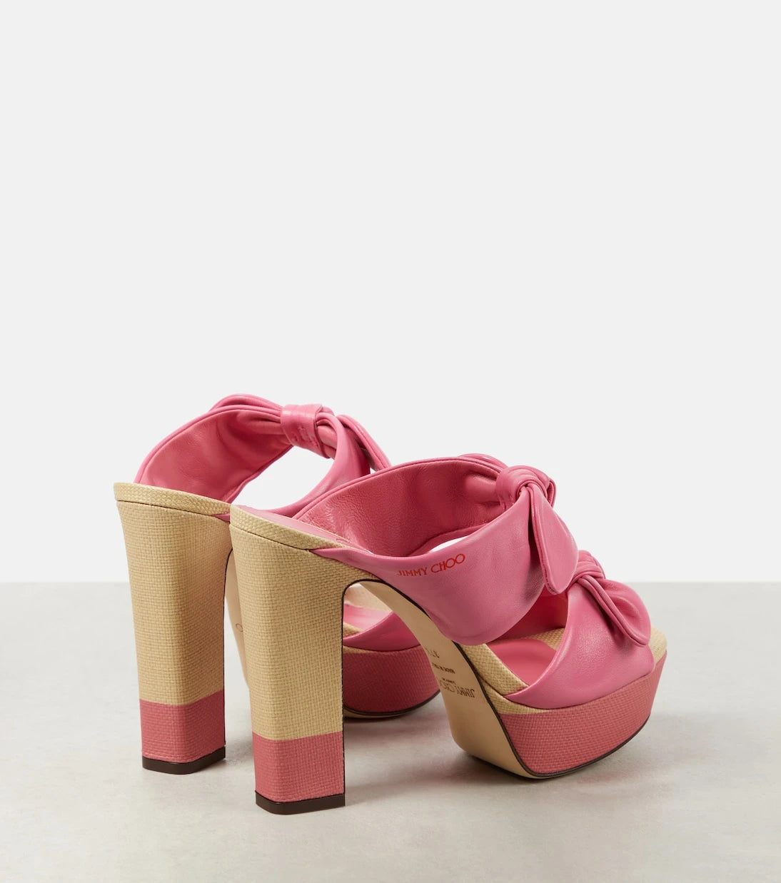 Jimmy Choo - صندل ريو 120 بكعب بلاتفورم من الجلد والرافيا