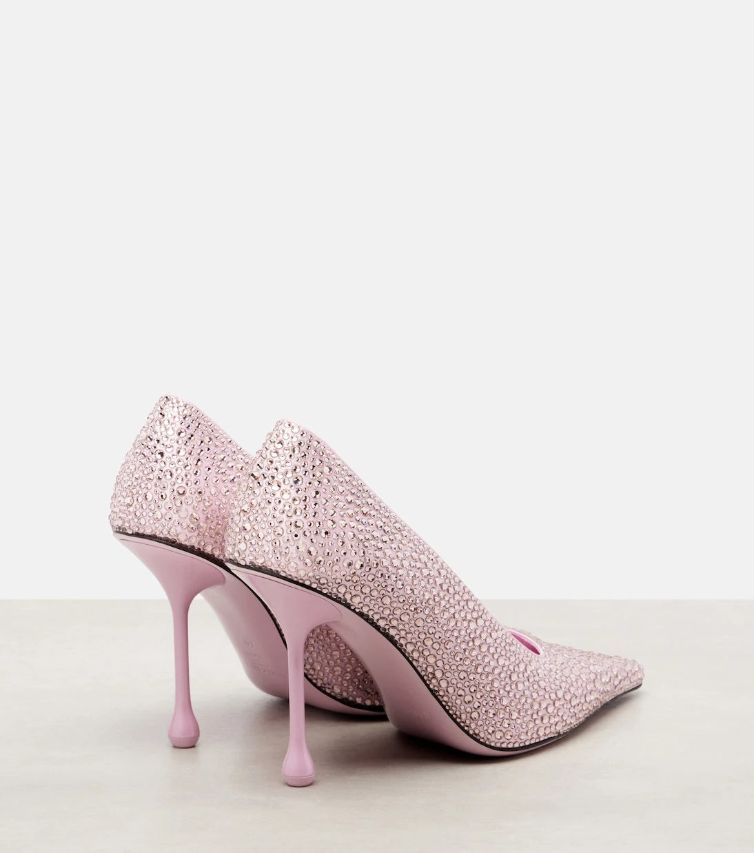 Jimmy Choo - حذاء إكسيا 95 من الساتان المزين