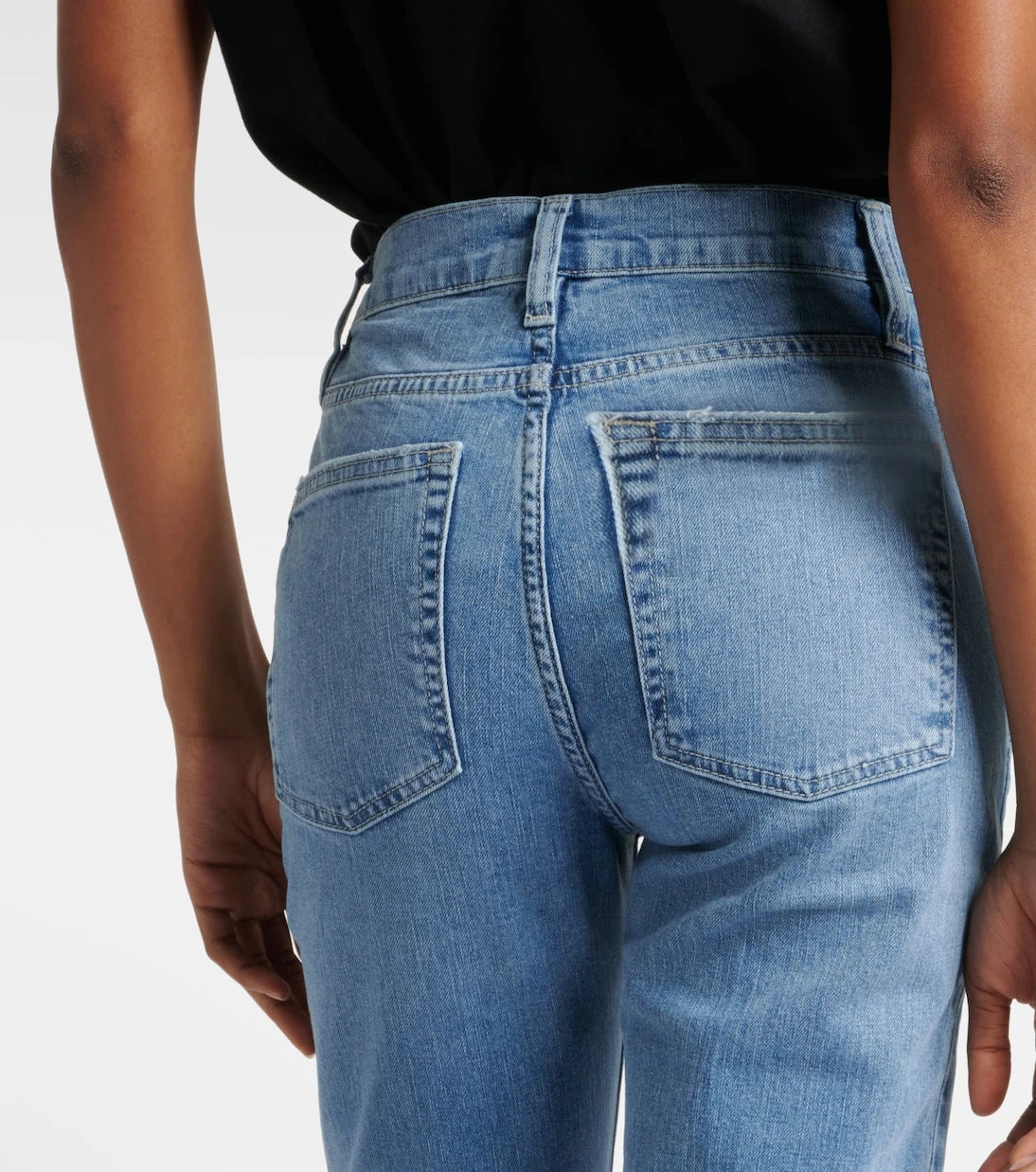 Frame - بنطال جينز مستقيم "Slim Stacked" بخصر عالٍ