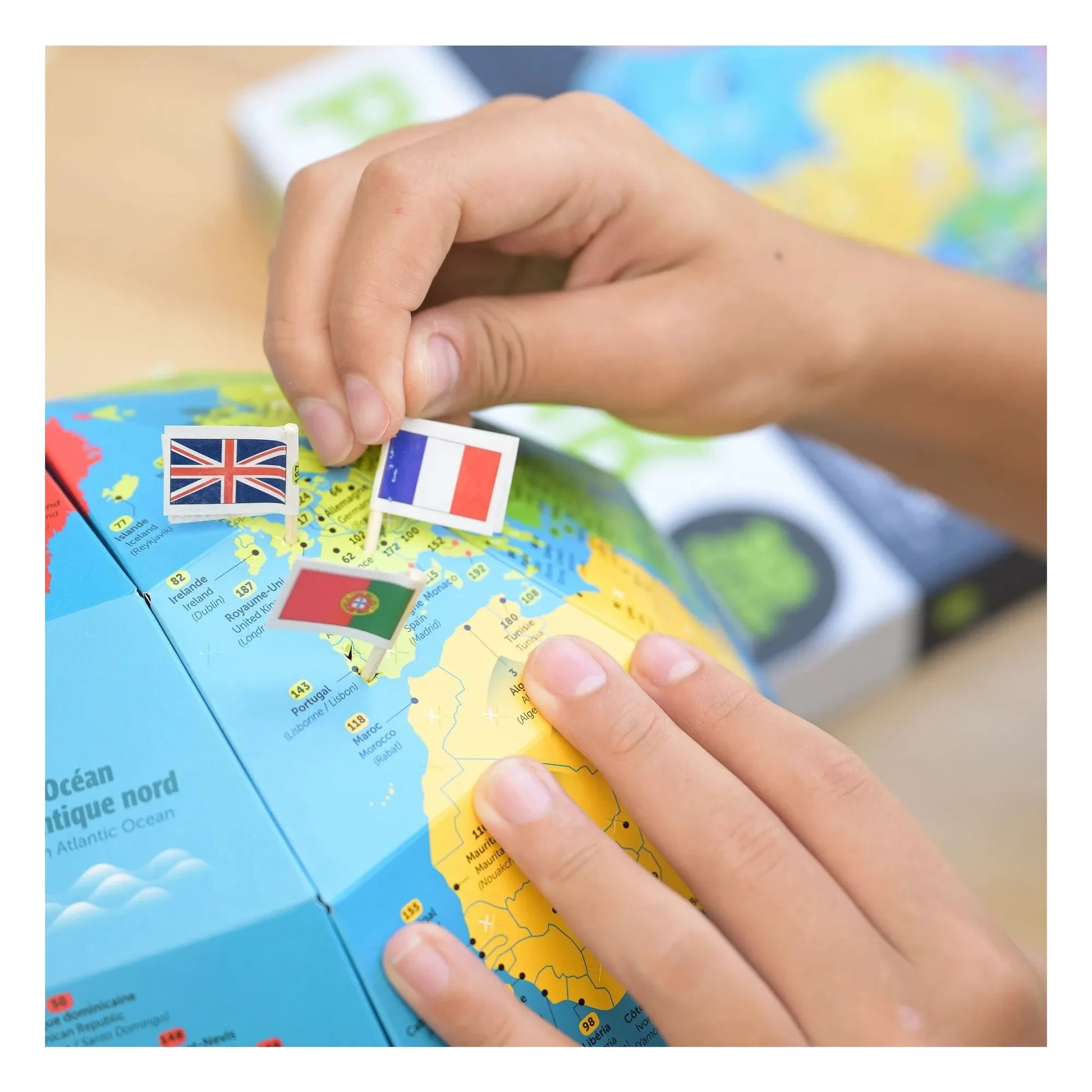 Poppik - Globe to build Flags