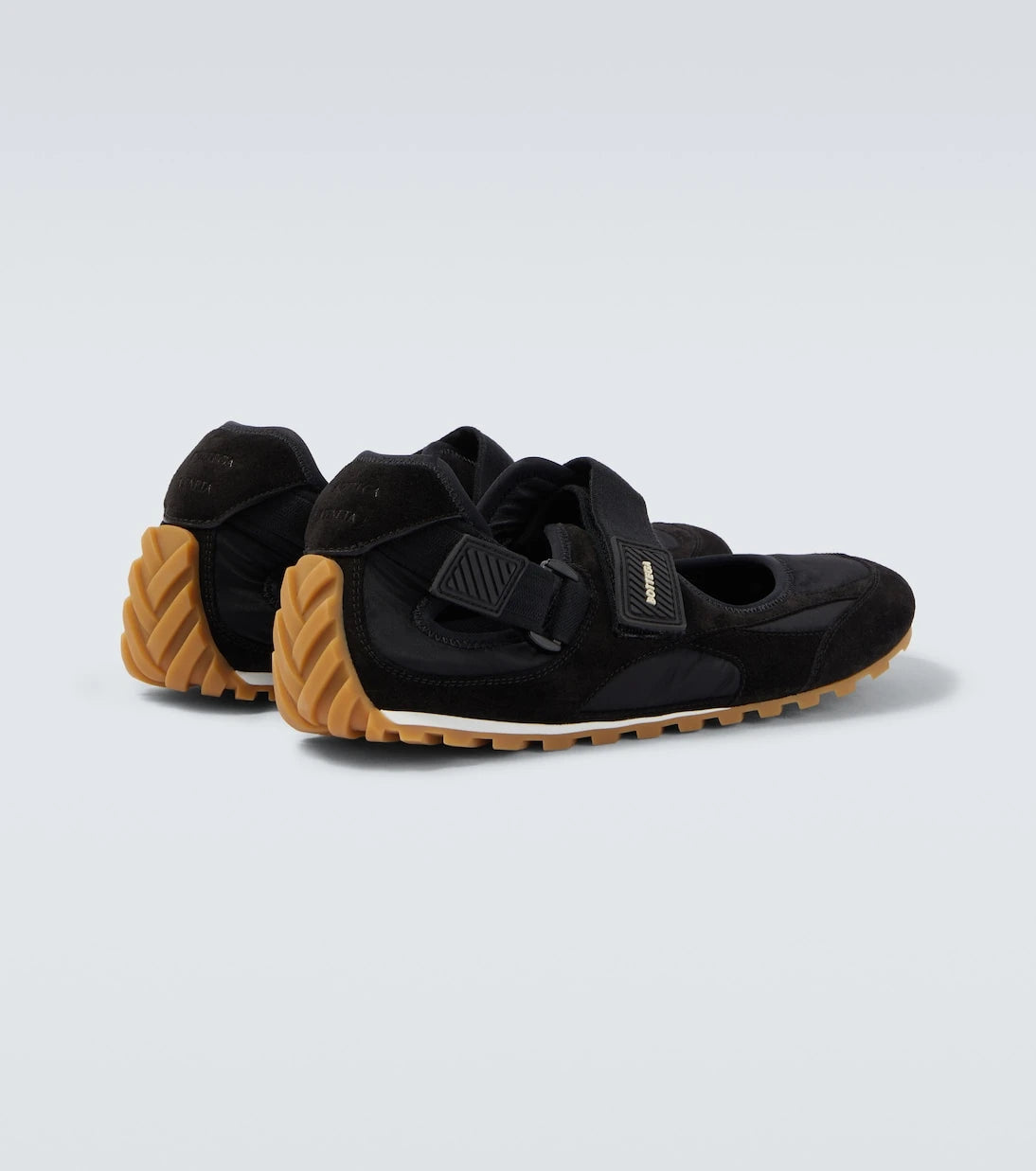 Bottega Veneta - حذاء رياضي Orbit Flash مزين بالجلد السويدي