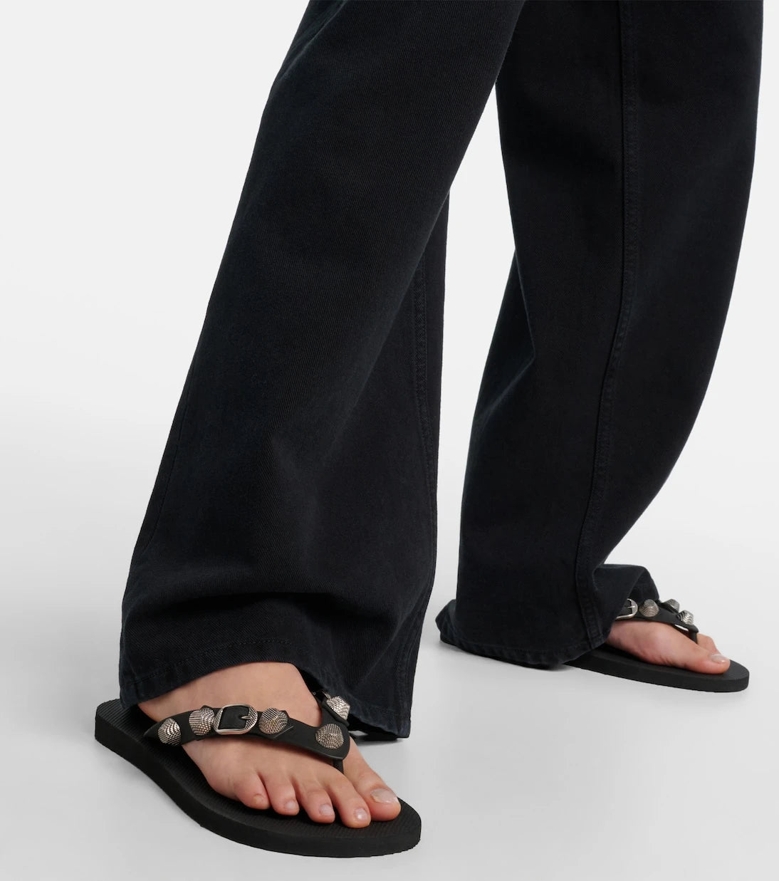 Balenciaga - صندل ثونغ كاغول مزين