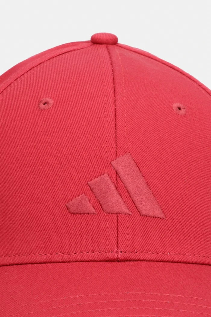 Памучна шапка с козирка adidas