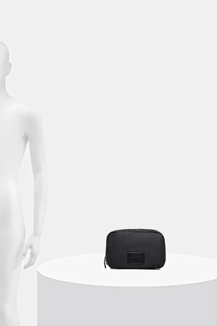 Козметична чанта Calvin Klein