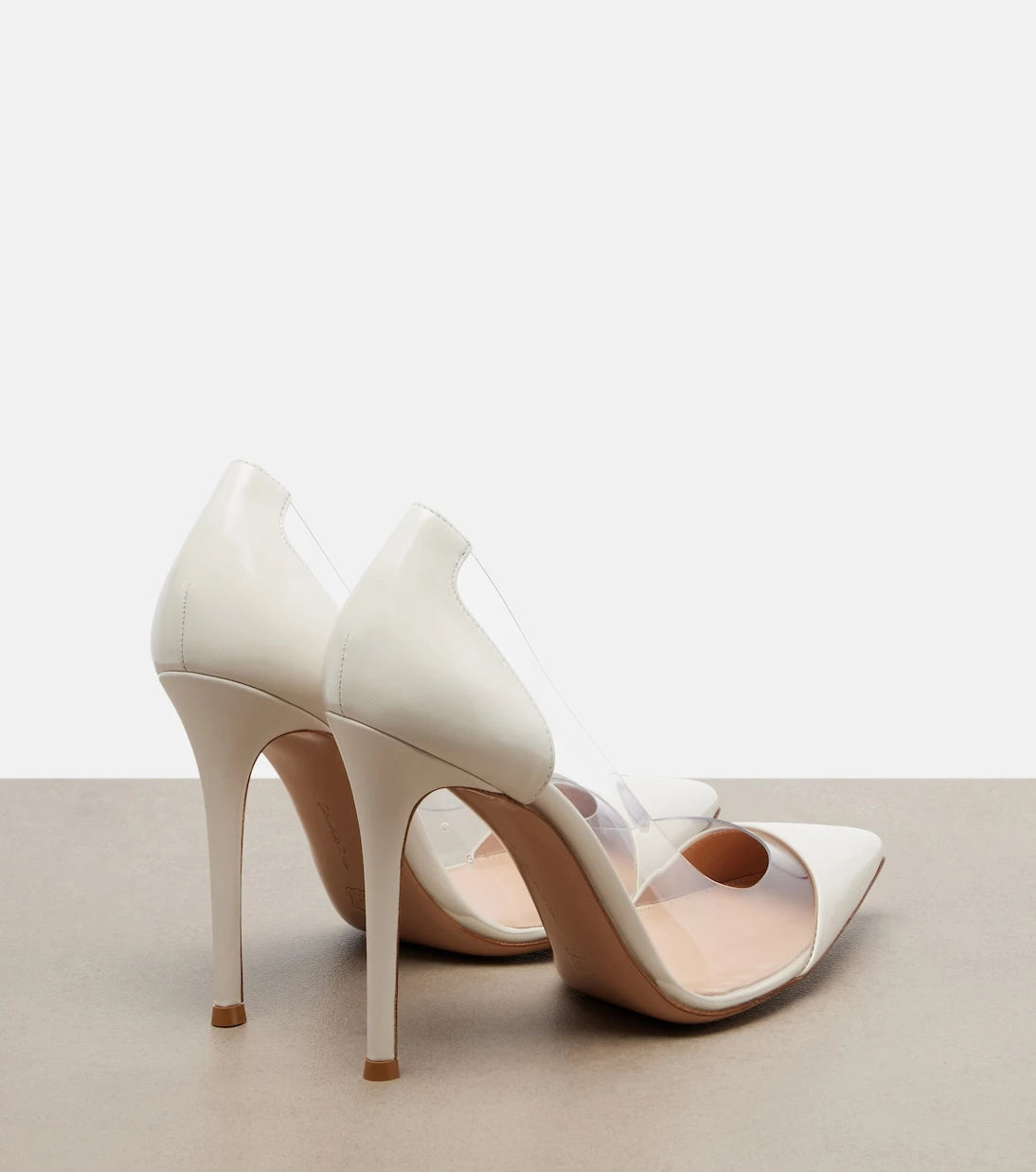 Gianvito Rossi - حذاء بكعب عالٍ من جلد لامع ومادة الـ PVC طراز Plexi