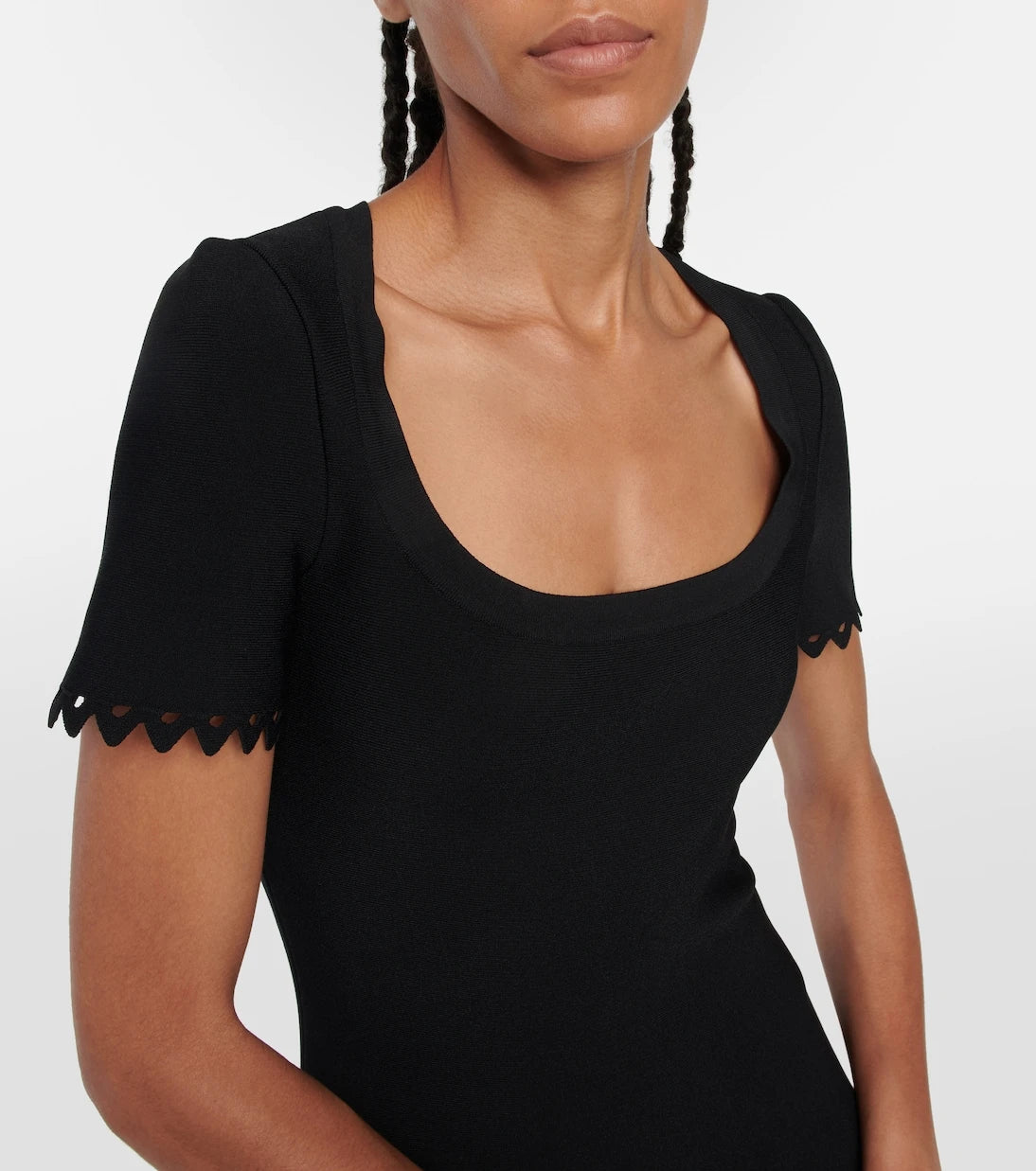 Alaïa - فستان قصير فيين من الجيرسي المطاطي