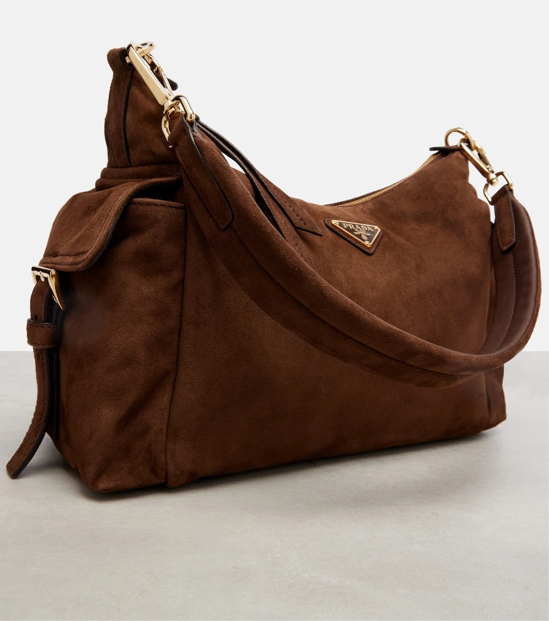 Prada - حقيبة كتف كبيرة من الشامواه طراز Prada Explore