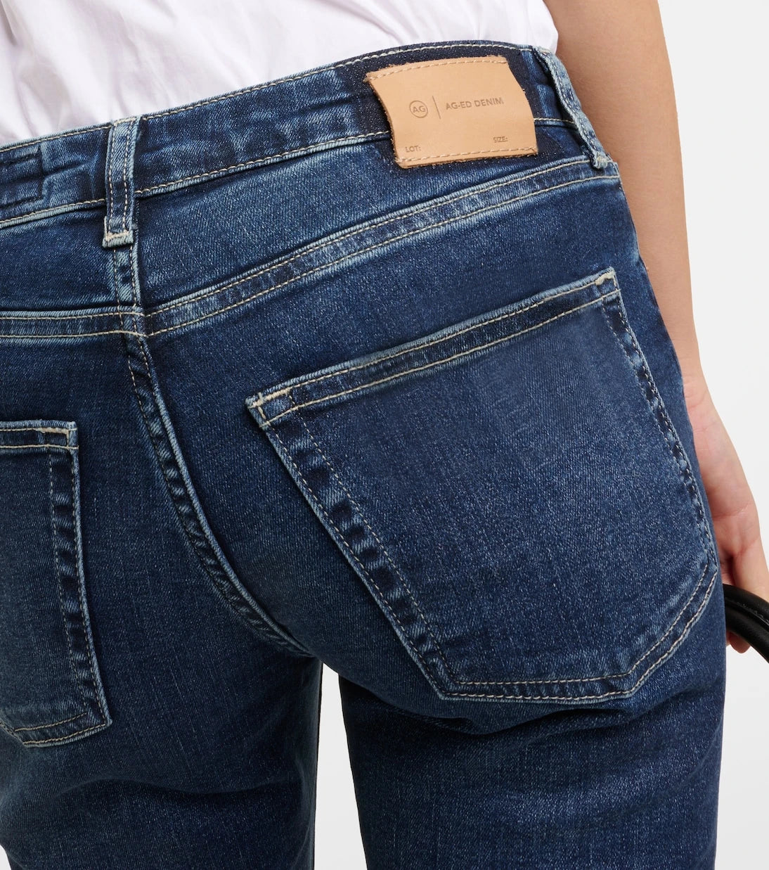 AG Jeans - بنطلون جينز سليم بقصة "جيرل فريند" وخصر متوسط الارتفاع