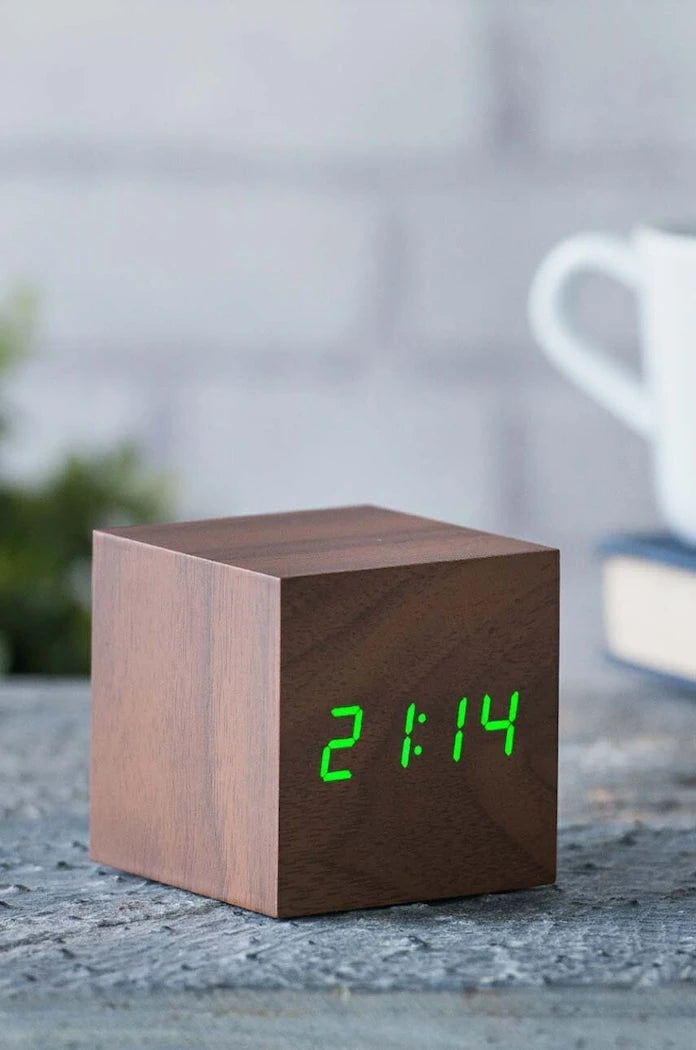 Настолен часовник Gingko Design Cube Click Clock