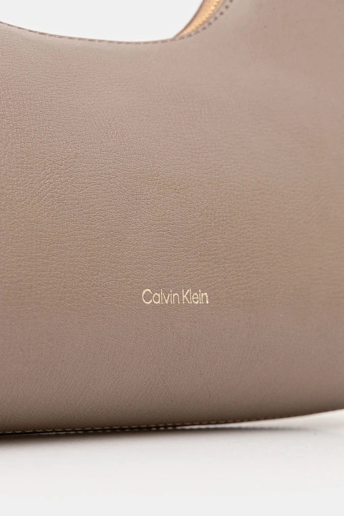 Calvin Klein suni deri kadın çantası