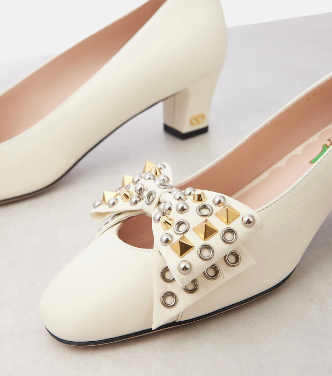 Valentino Garavani - Bowow 45 studded leather pumps
