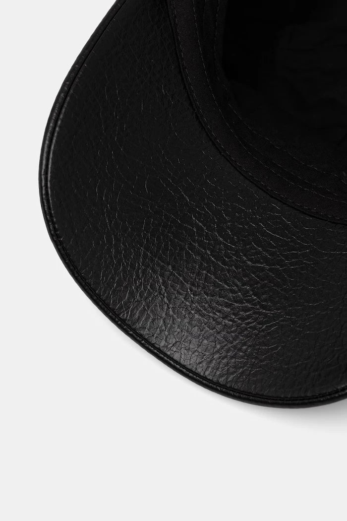 Karl Lagerfeld Jeans suni deri erkek vizörlü şapka