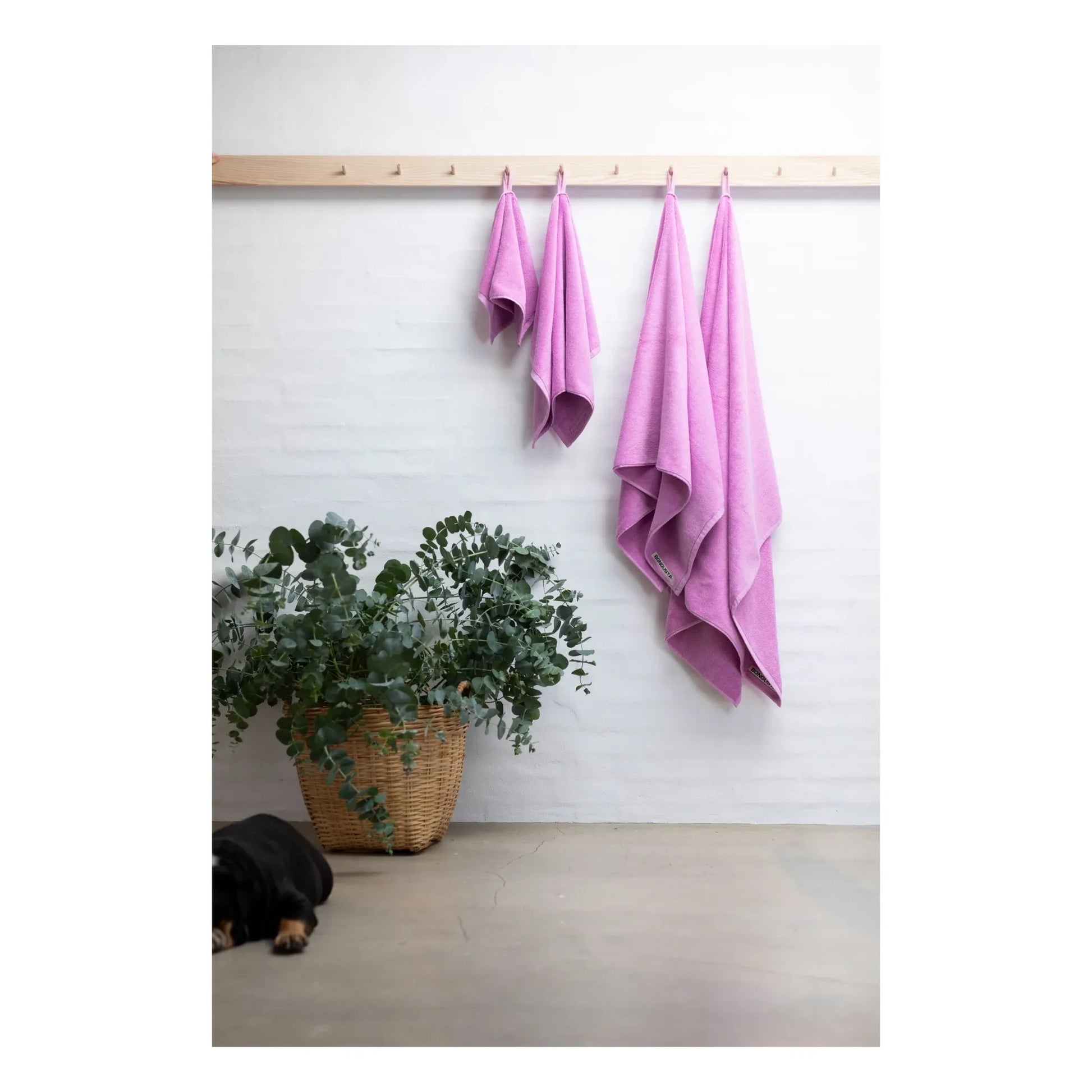 Bongusta - Naram bath towel | Fuchsia