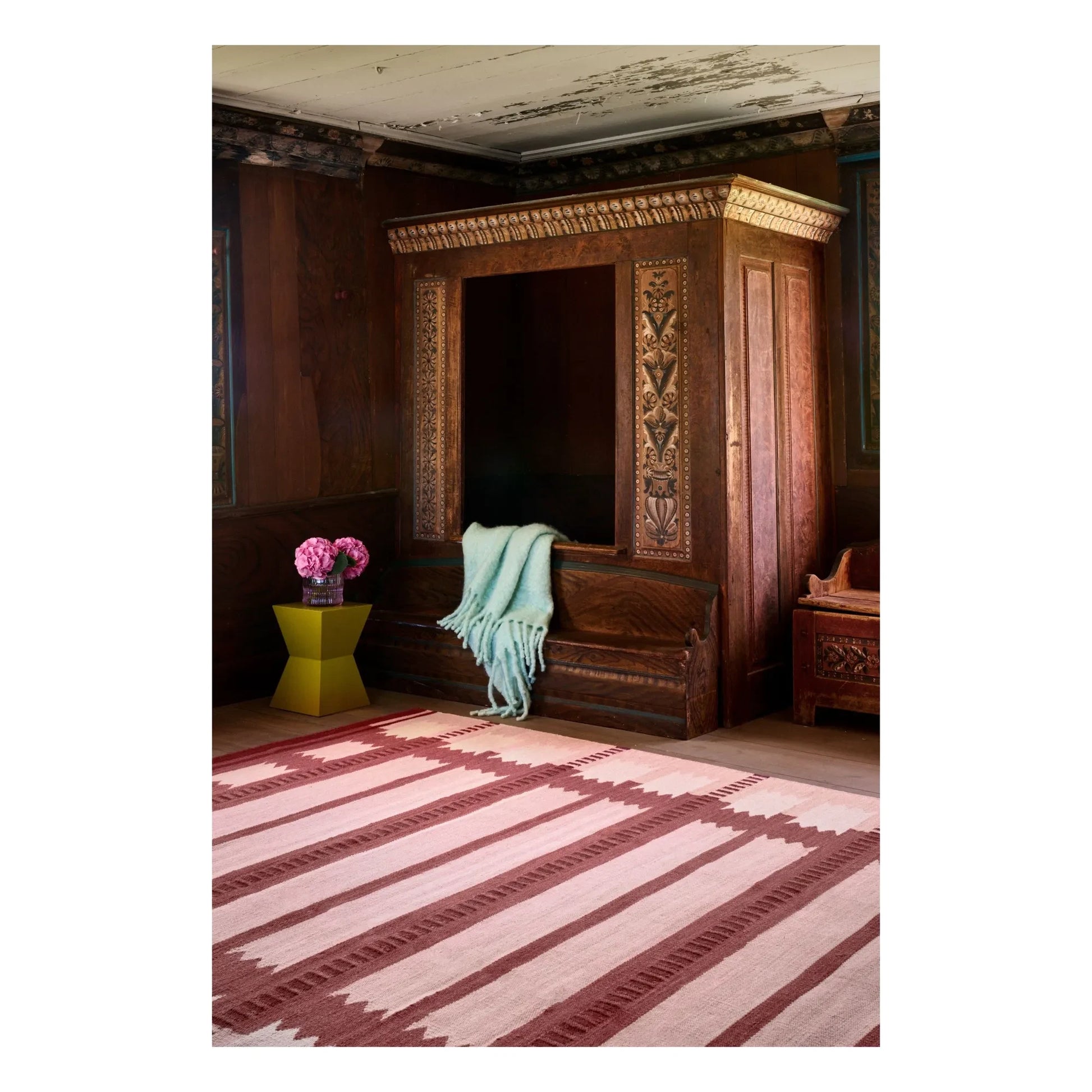 Layered - Röllakan Iris wool rug | Red