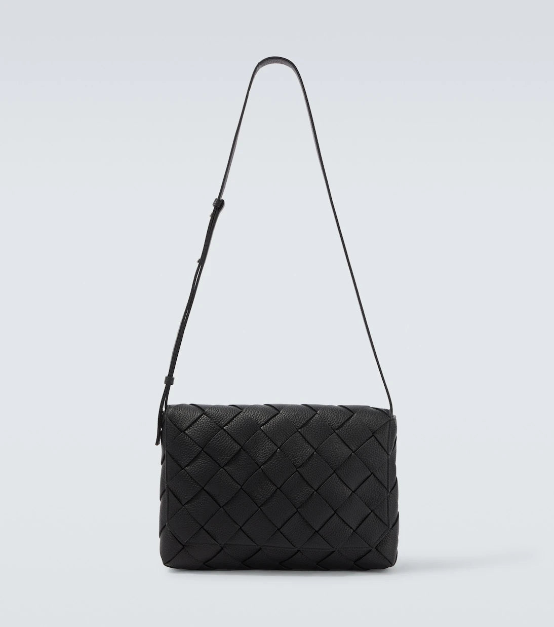 Bottega Veneta - حقيبة ماسنجر دياجو كبيرة من الجلد المجدول
