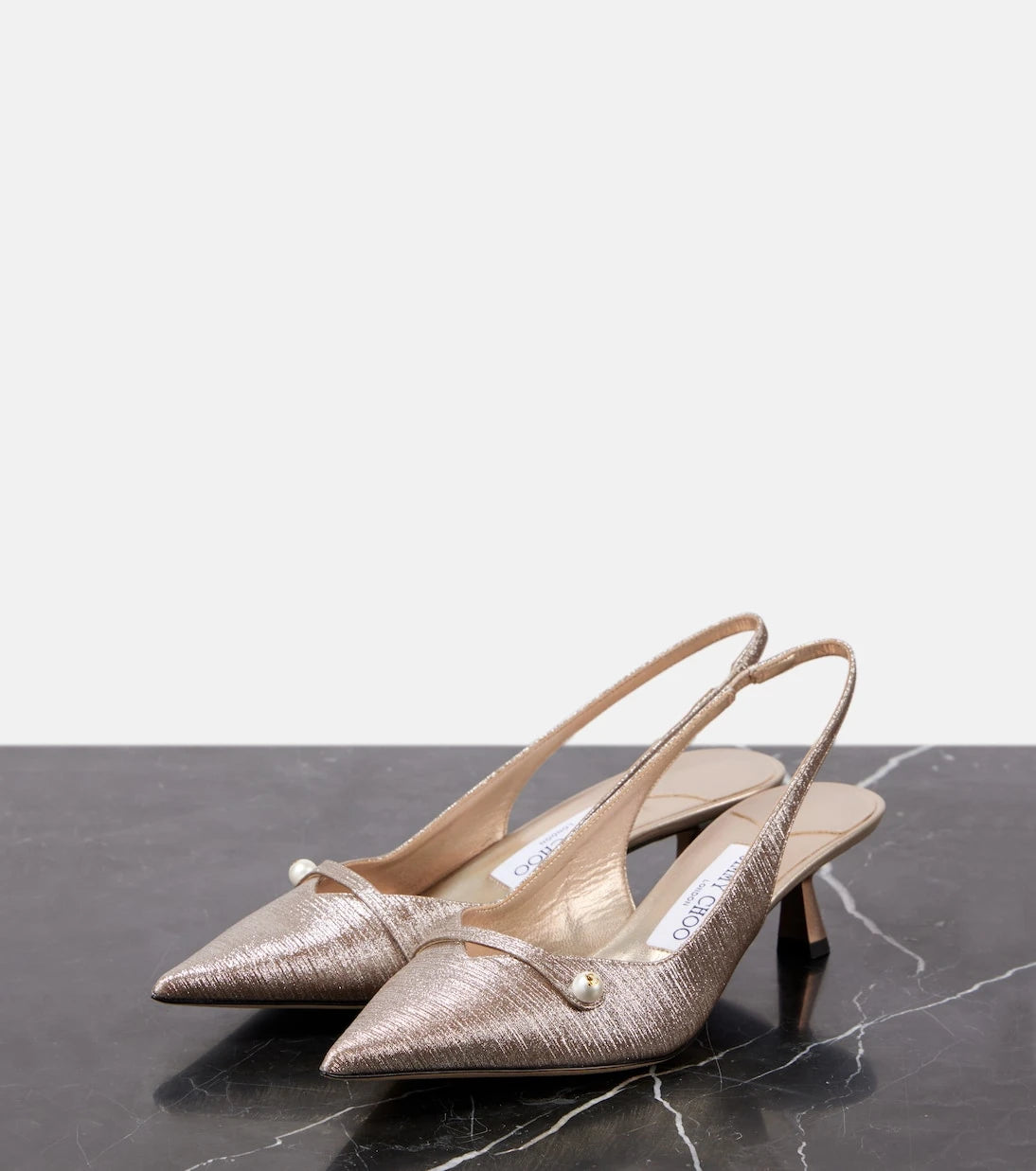 Jimmy Choo - حذاء أميتا 45 بكعب عالٍ من اللامع ذي الحزام الخلفي