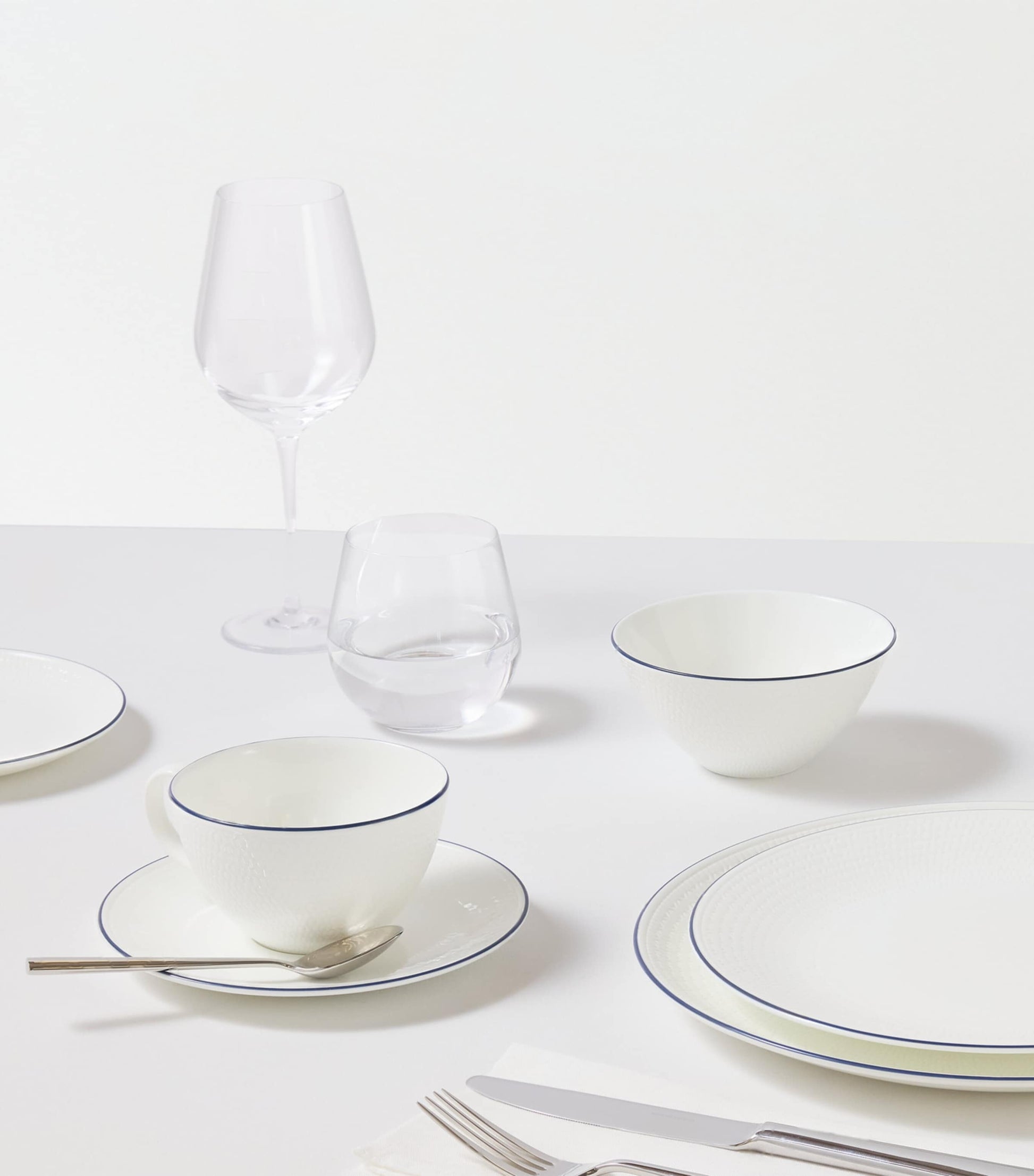 Bone China Gio Plate (17cm)