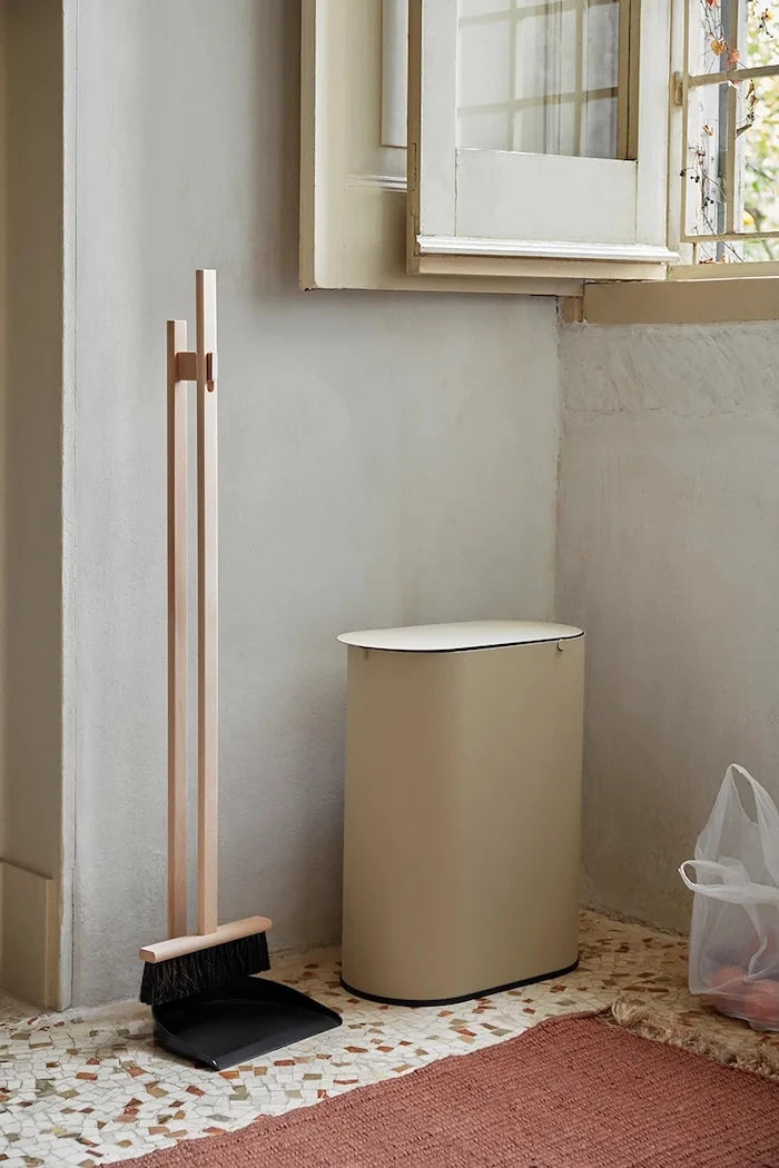 Кошче за боклук ferm LIVING Enkel Bin 19 L