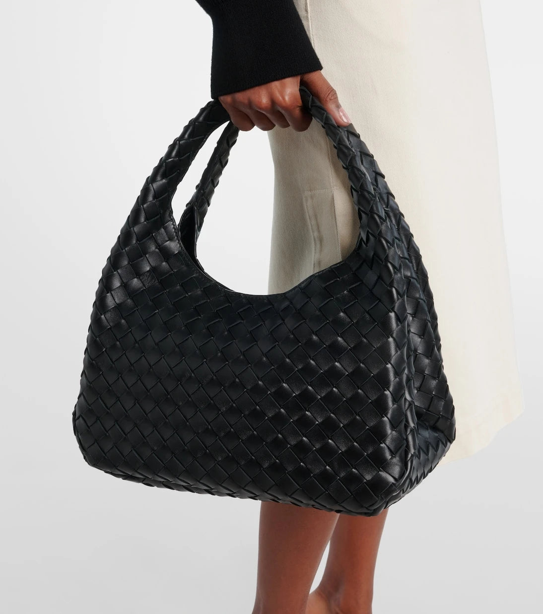 Bottega Veneta - حقيبة كتف كامبانا متوسطة من الجلد