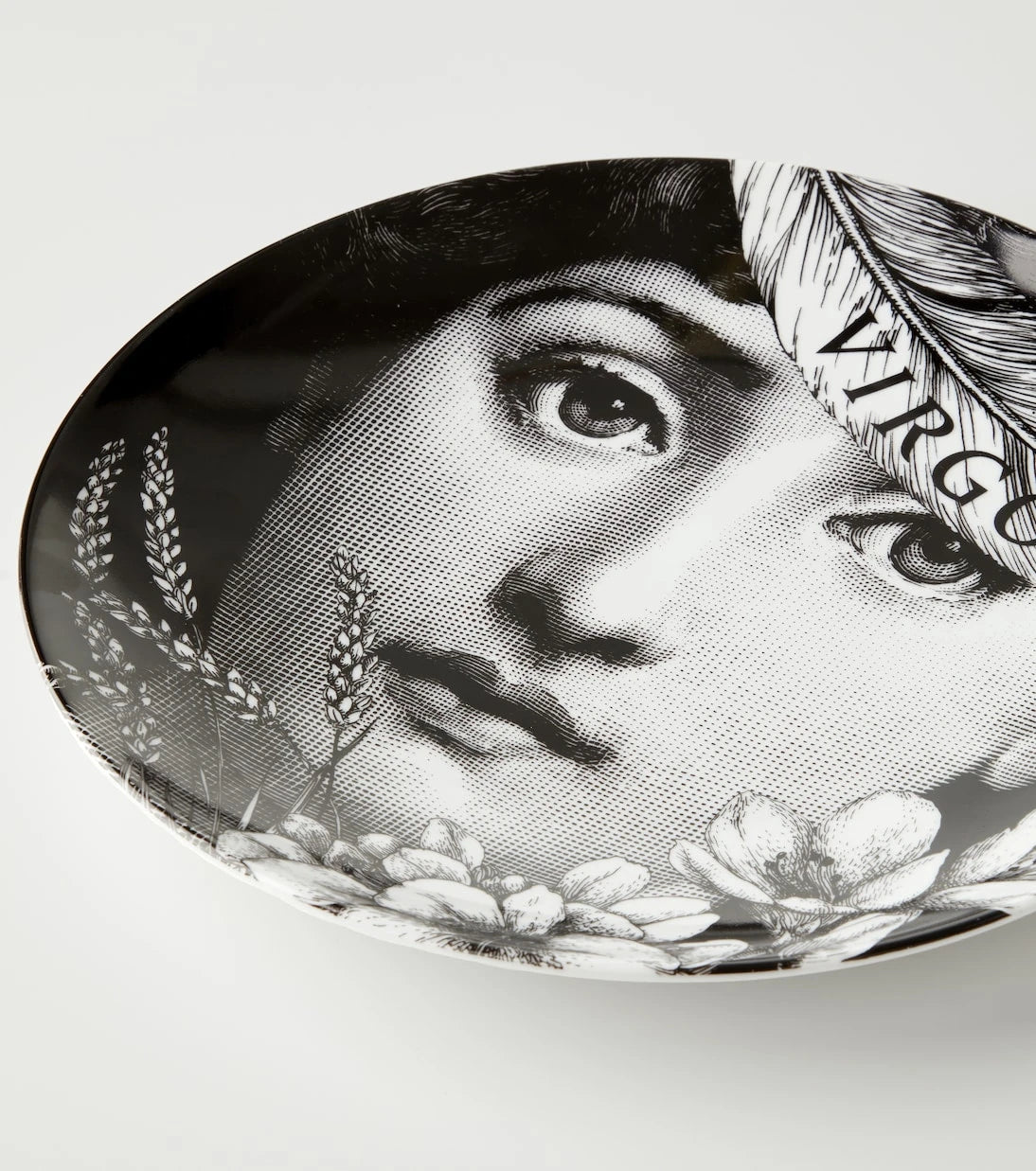 Fornasetti - صحن حائط تيما إي فارياتسيوني رقم 353 فيرجو