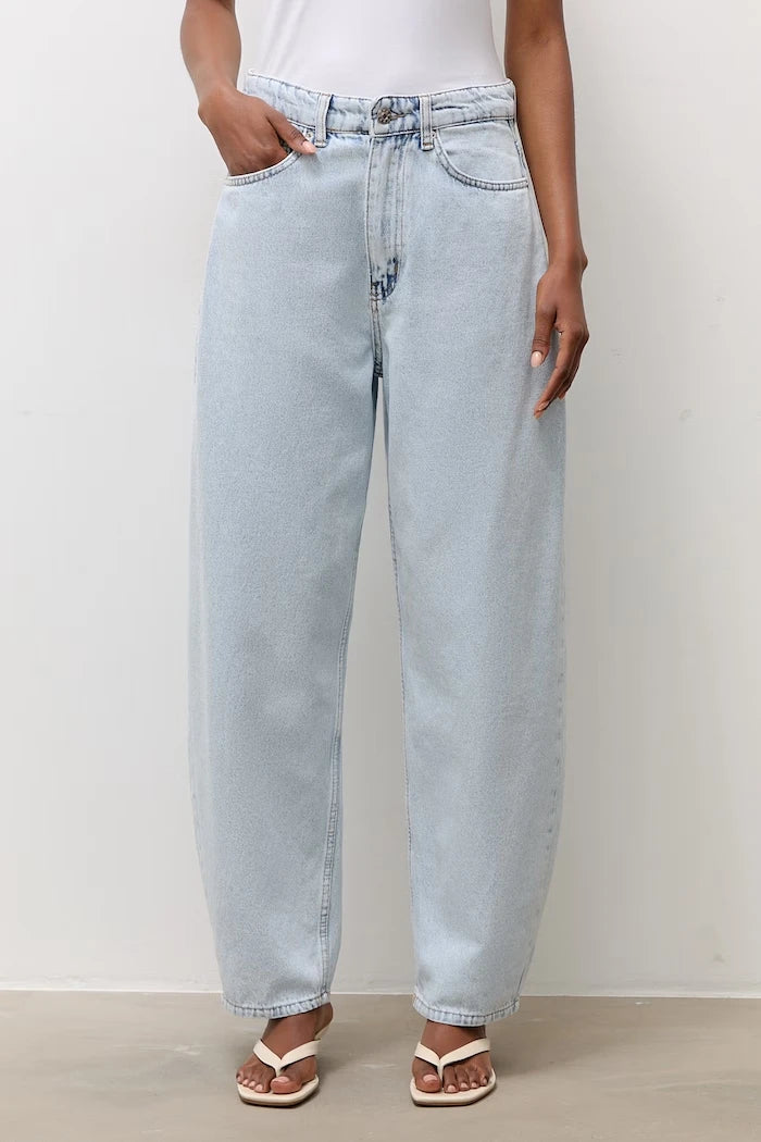 Answear.LAB kadın mom fit jean