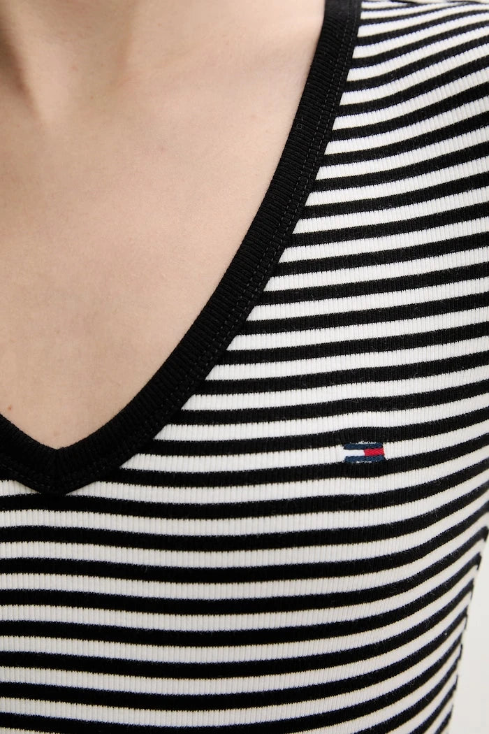 Tommy Jeans kadın pamuklu elastan tişört