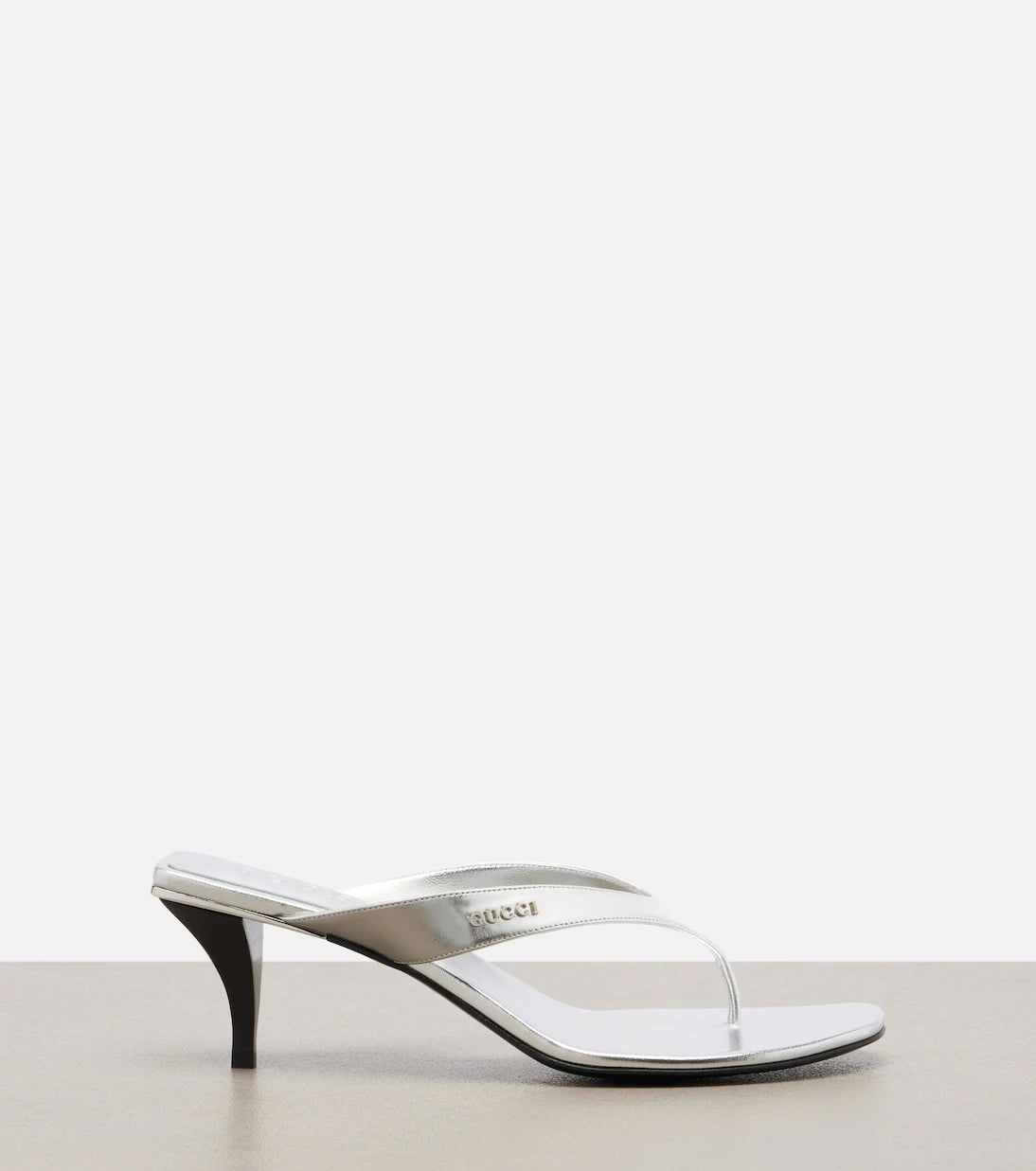 Gucci - Vittoria metallic leather thong sandals