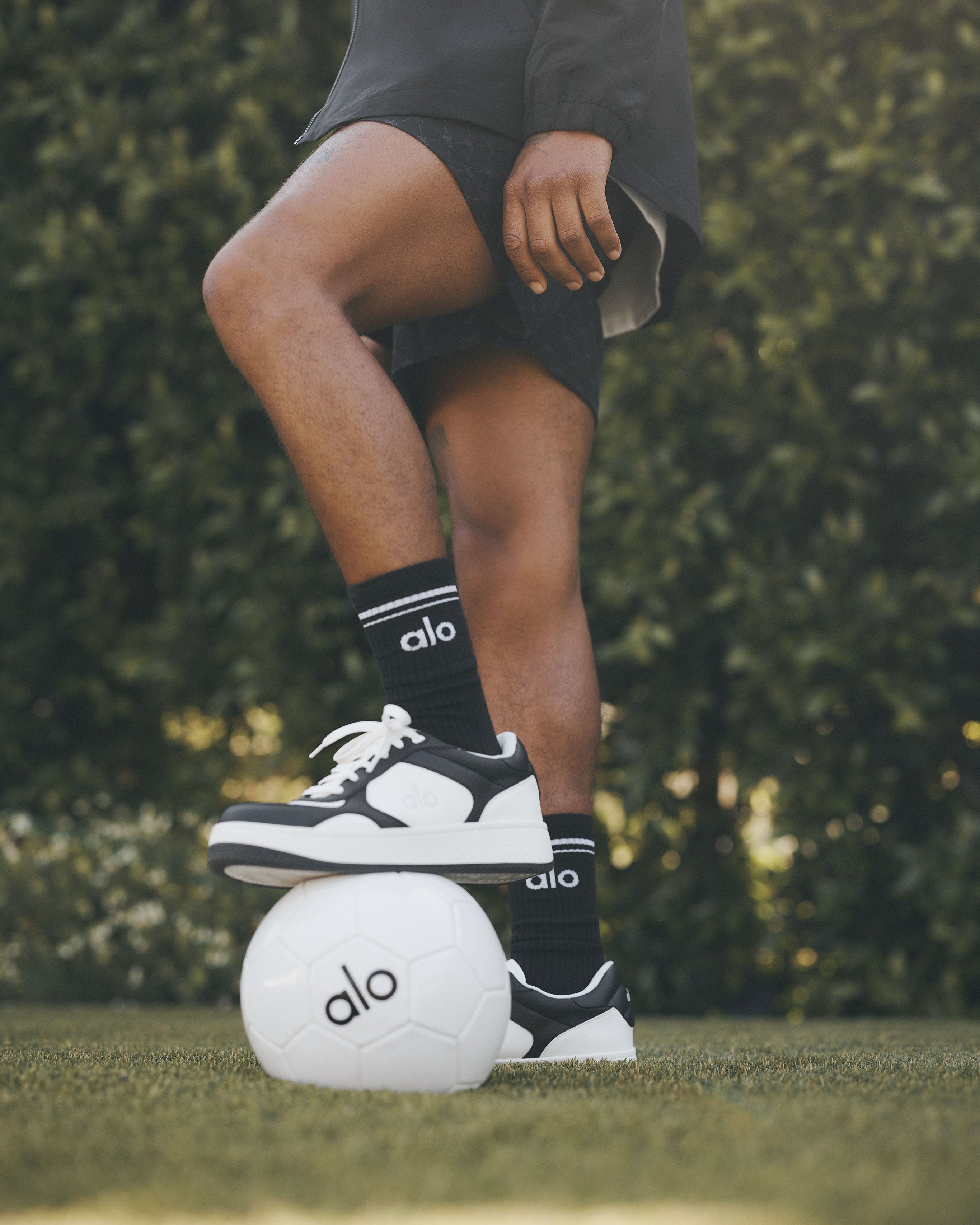 ALO Recovery Mode Sneaker - Black/White