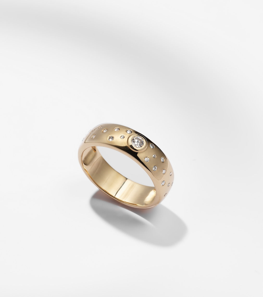 Roxanne First - 14kt gold ring with diamonds