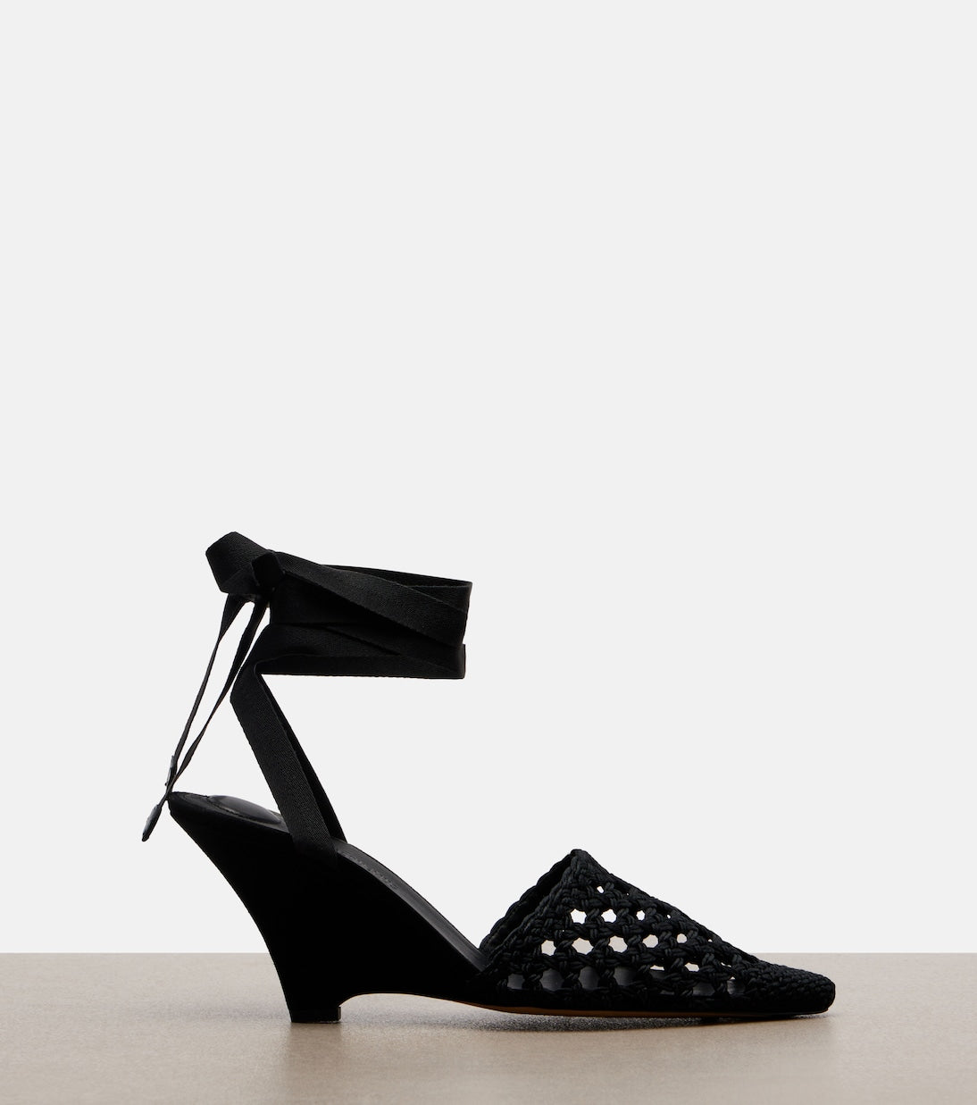 Jacquemus - Woven raffia-effect wedges