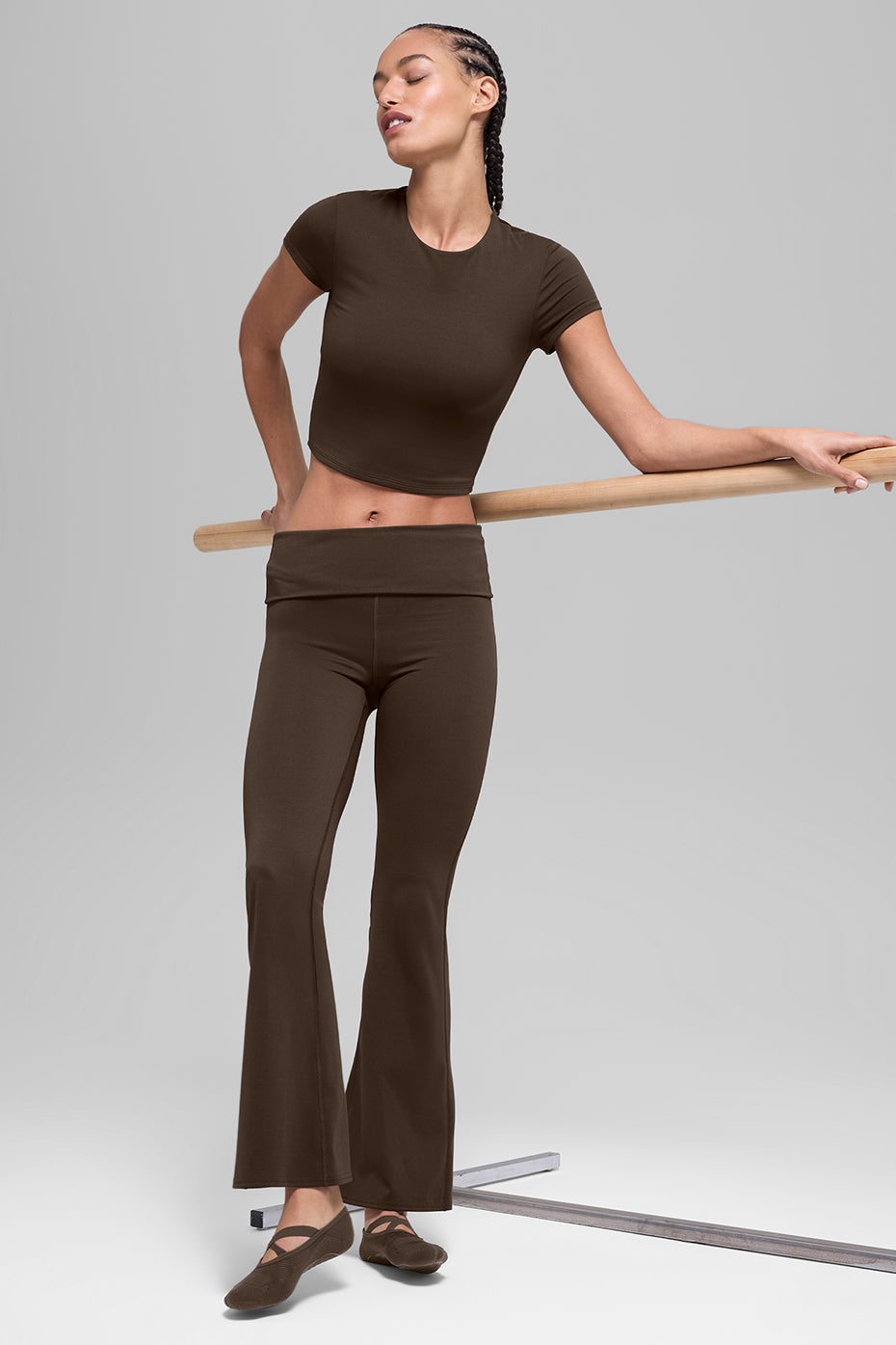 ALO Softsculpt Precision Short Sleeve Top - Espresso